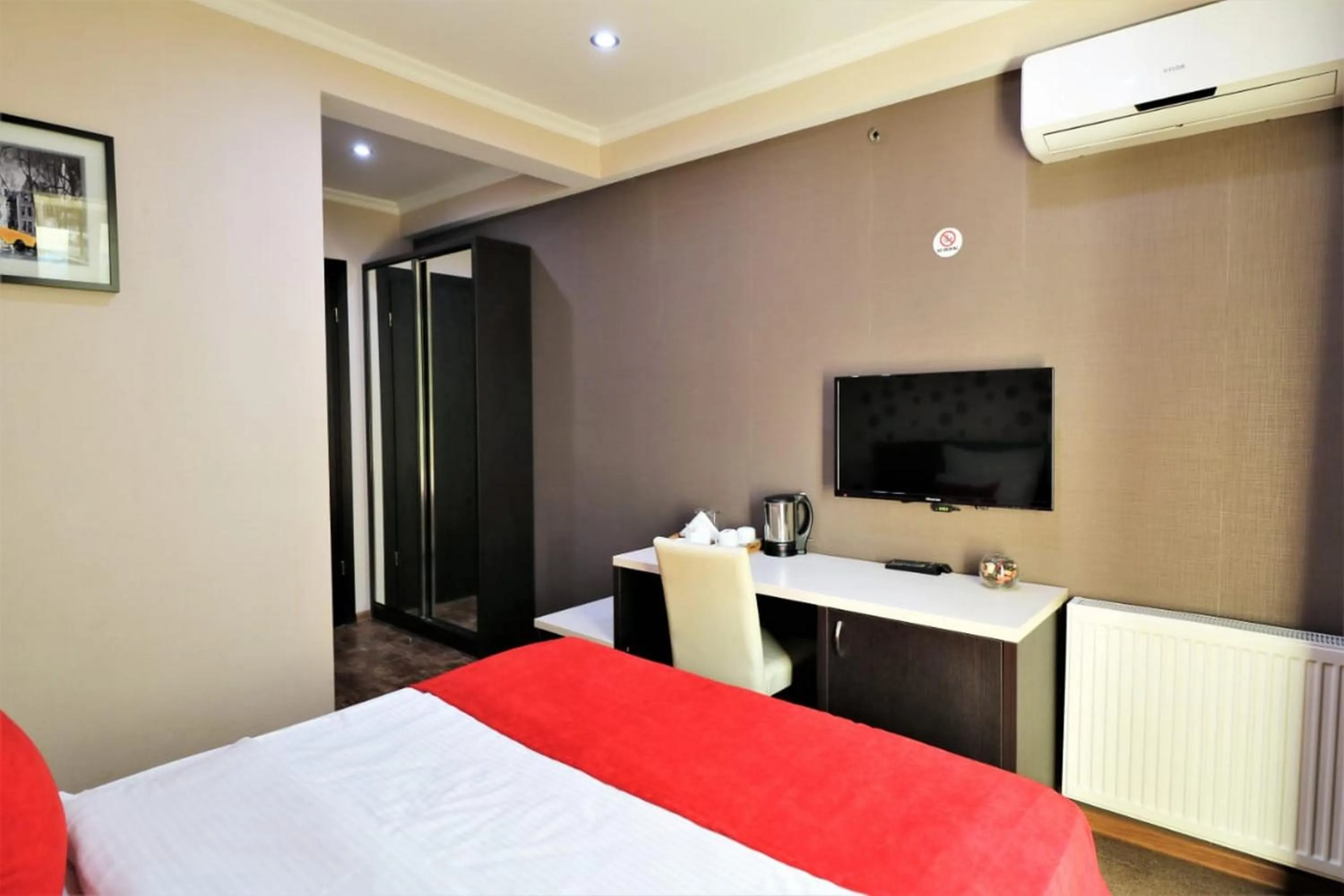 Photo of the whole room, Bed in East Gate Boutique Hotel