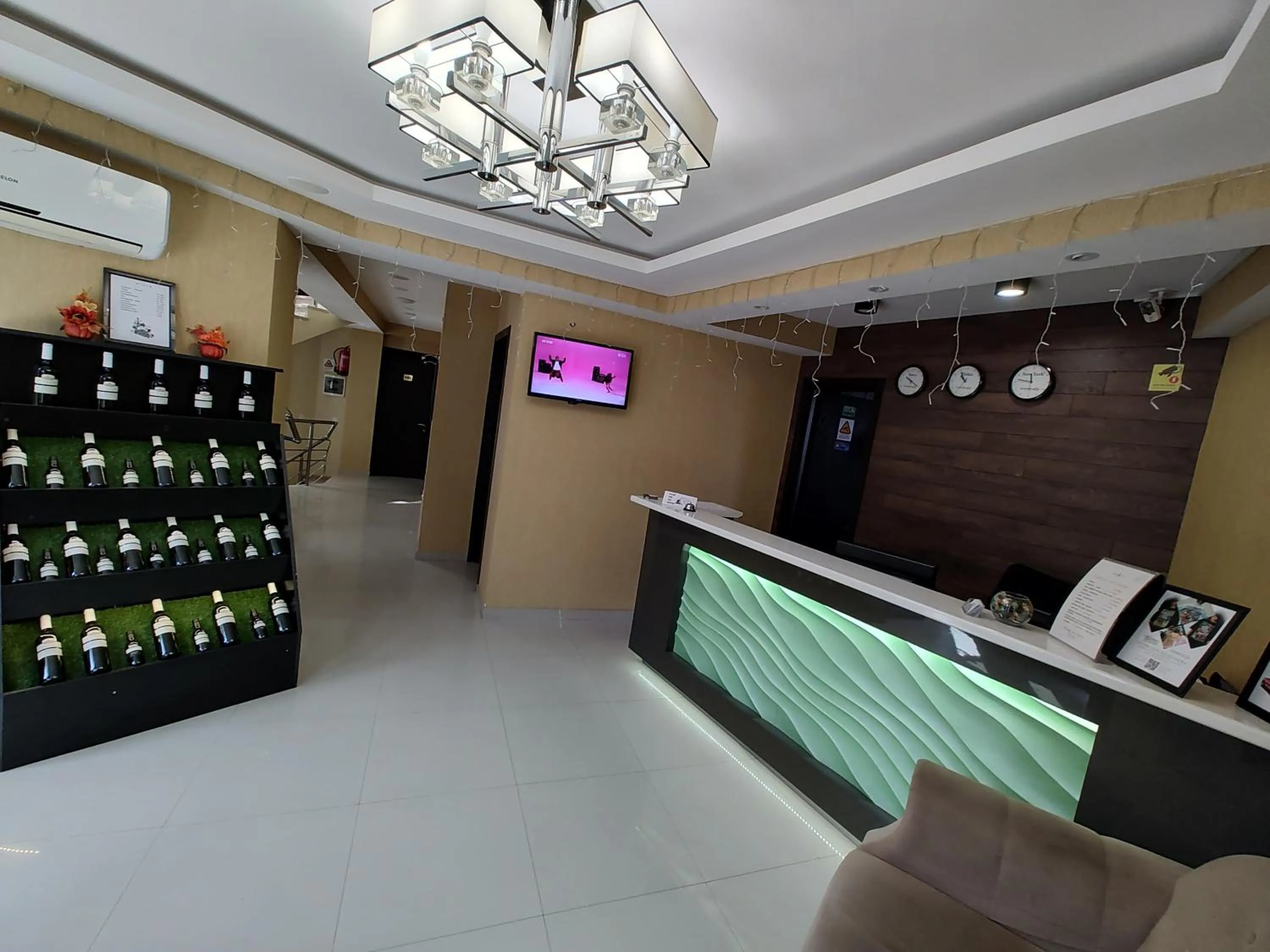 TV and multimedia in East Gate Boutique Hotel