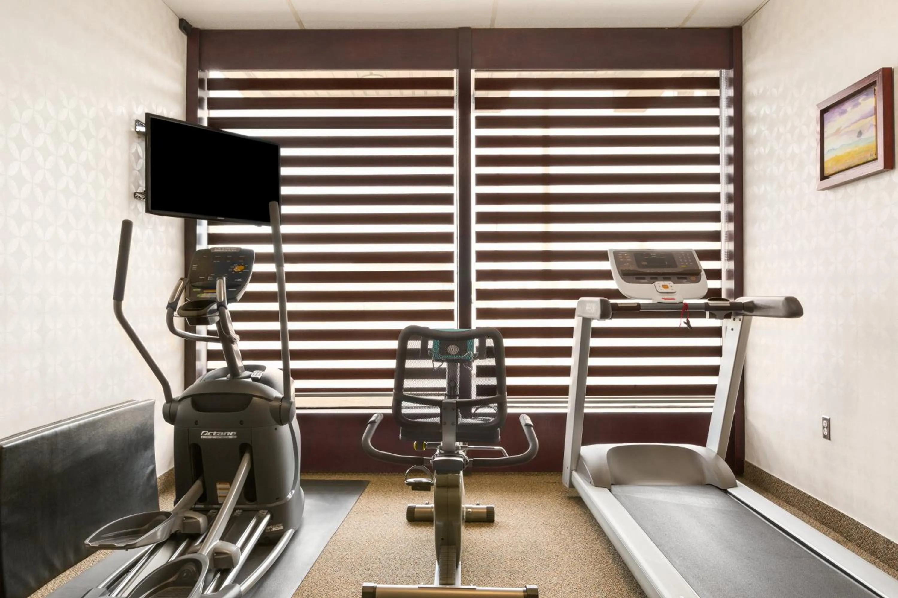 Fitness centre/facilities in Days Inn by Wyndham Vermilion