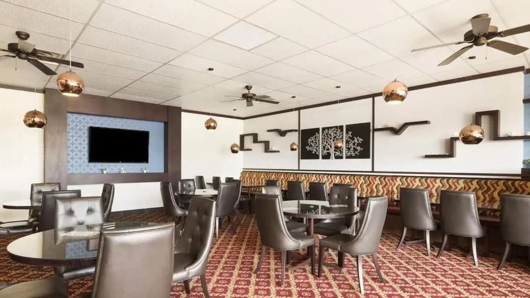 Restaurant/places to eat in Days Inn by Wyndham Vermilion