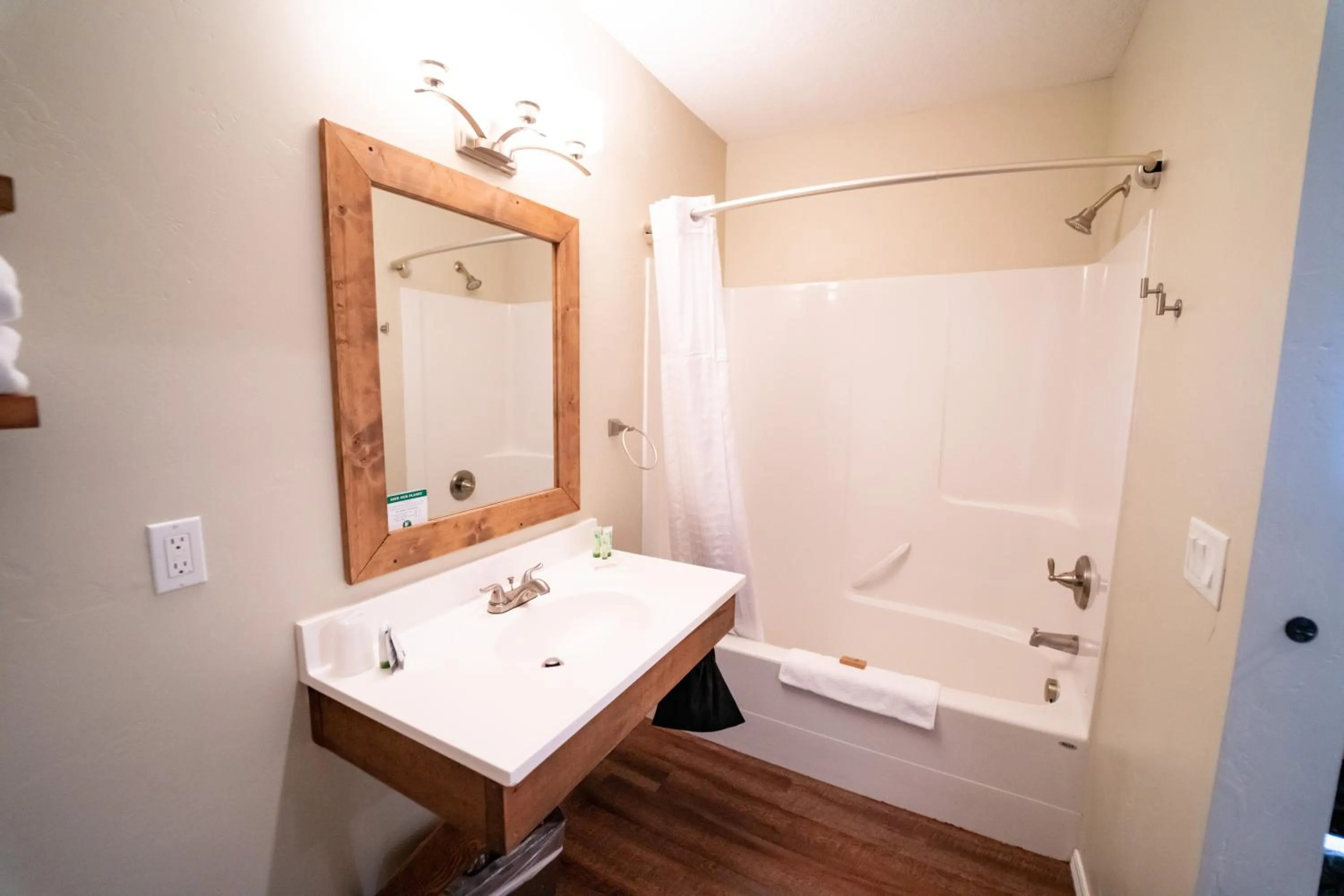 Bathroom in Evergreen Motel