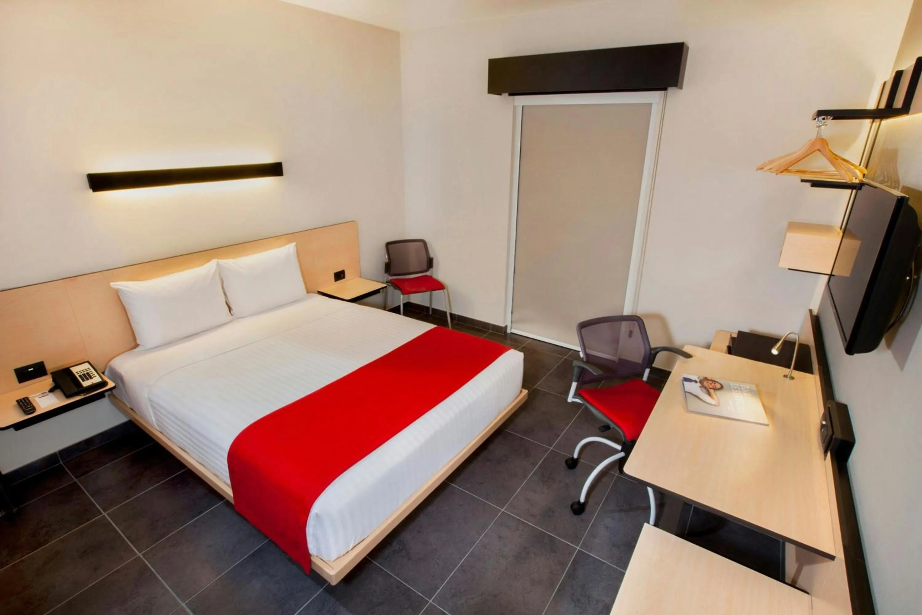 Photo of the whole room, Bed in City Express by Marriott Tuxpan