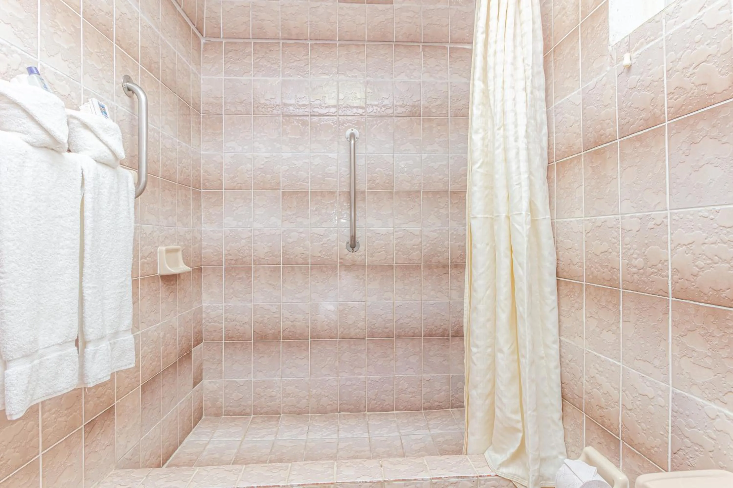 Shower in Blue Tang Inn