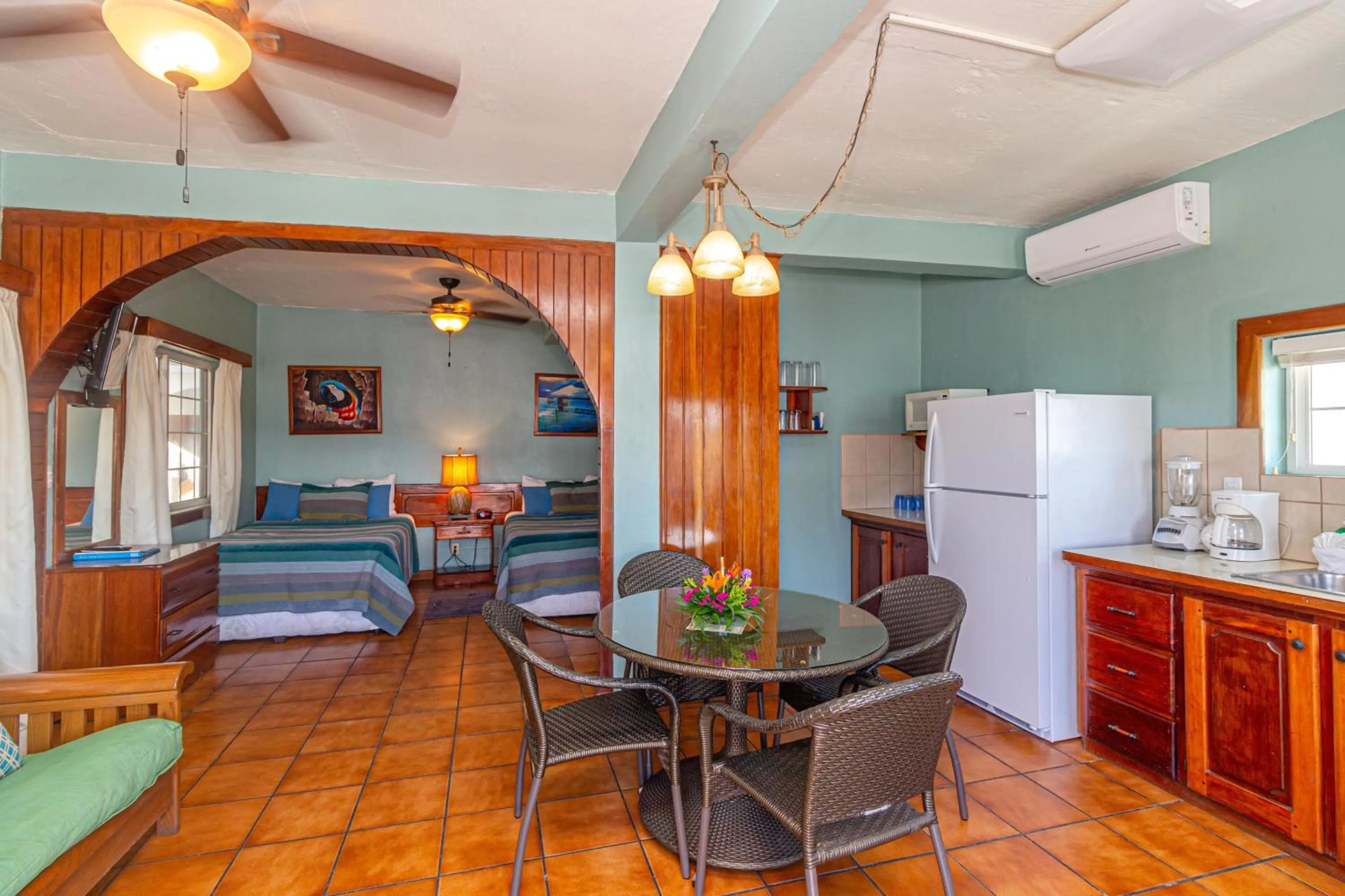 Photo of the whole room in Blue Tang Inn