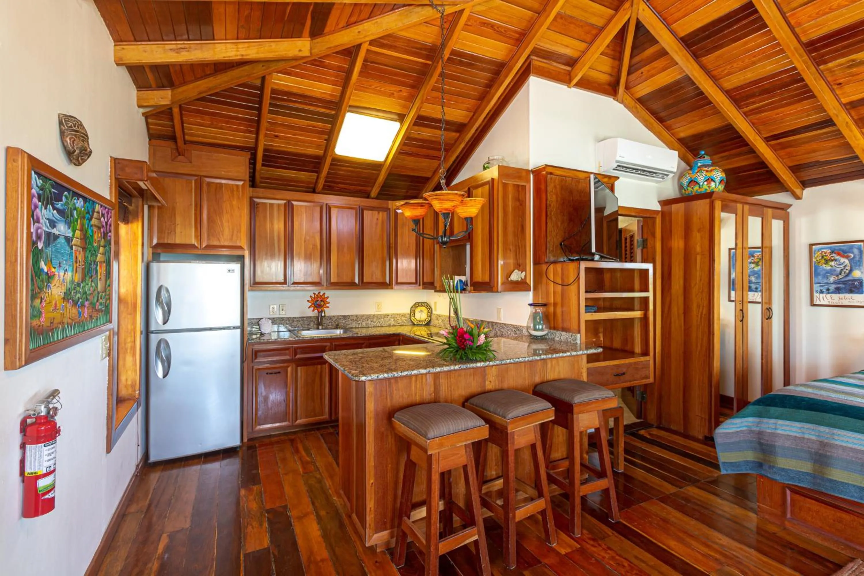 Kitchen or kitchenette in Blue Tang Inn