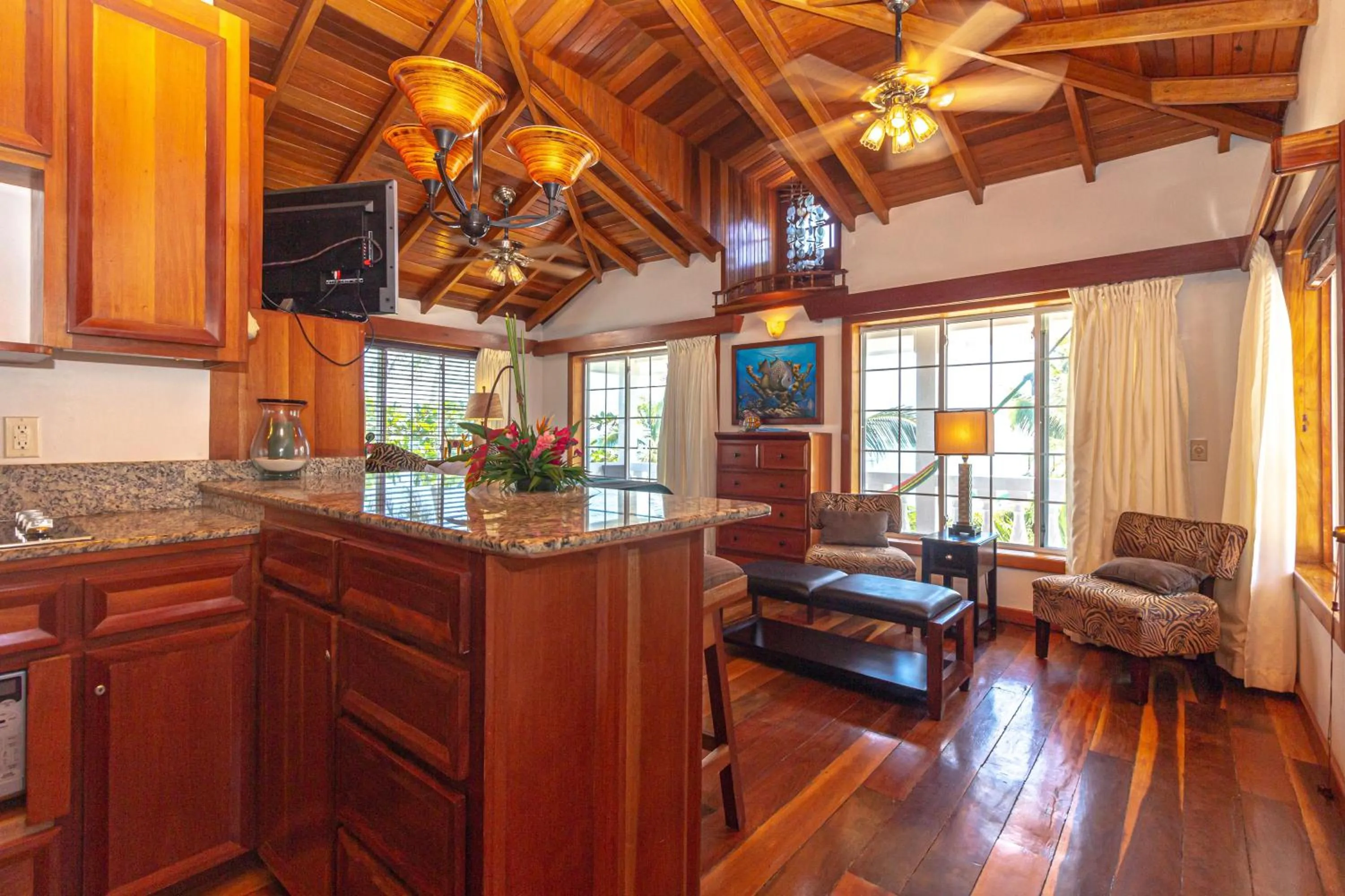 Living room in Blue Tang Inn