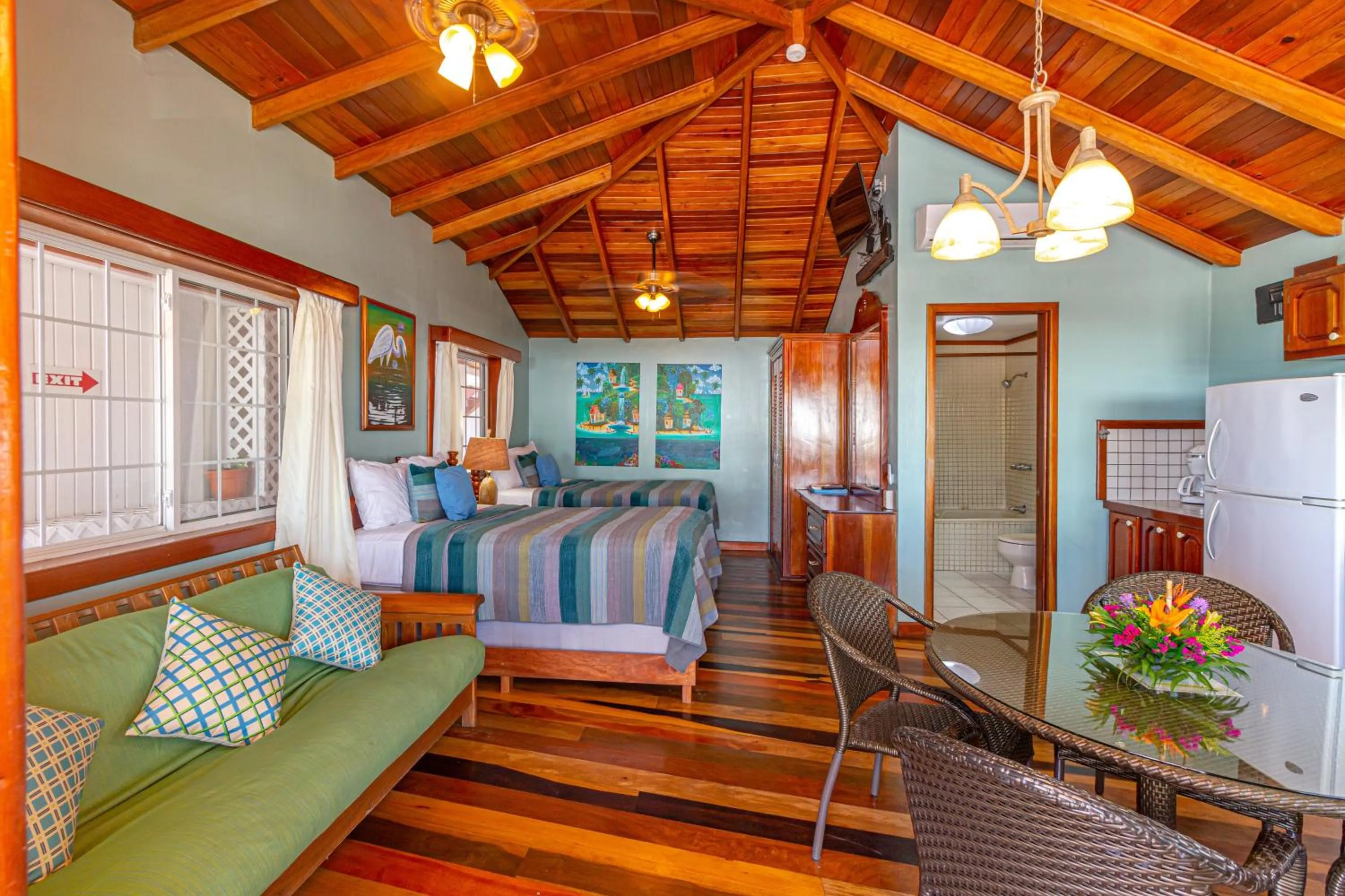 Living room in Blue Tang Inn