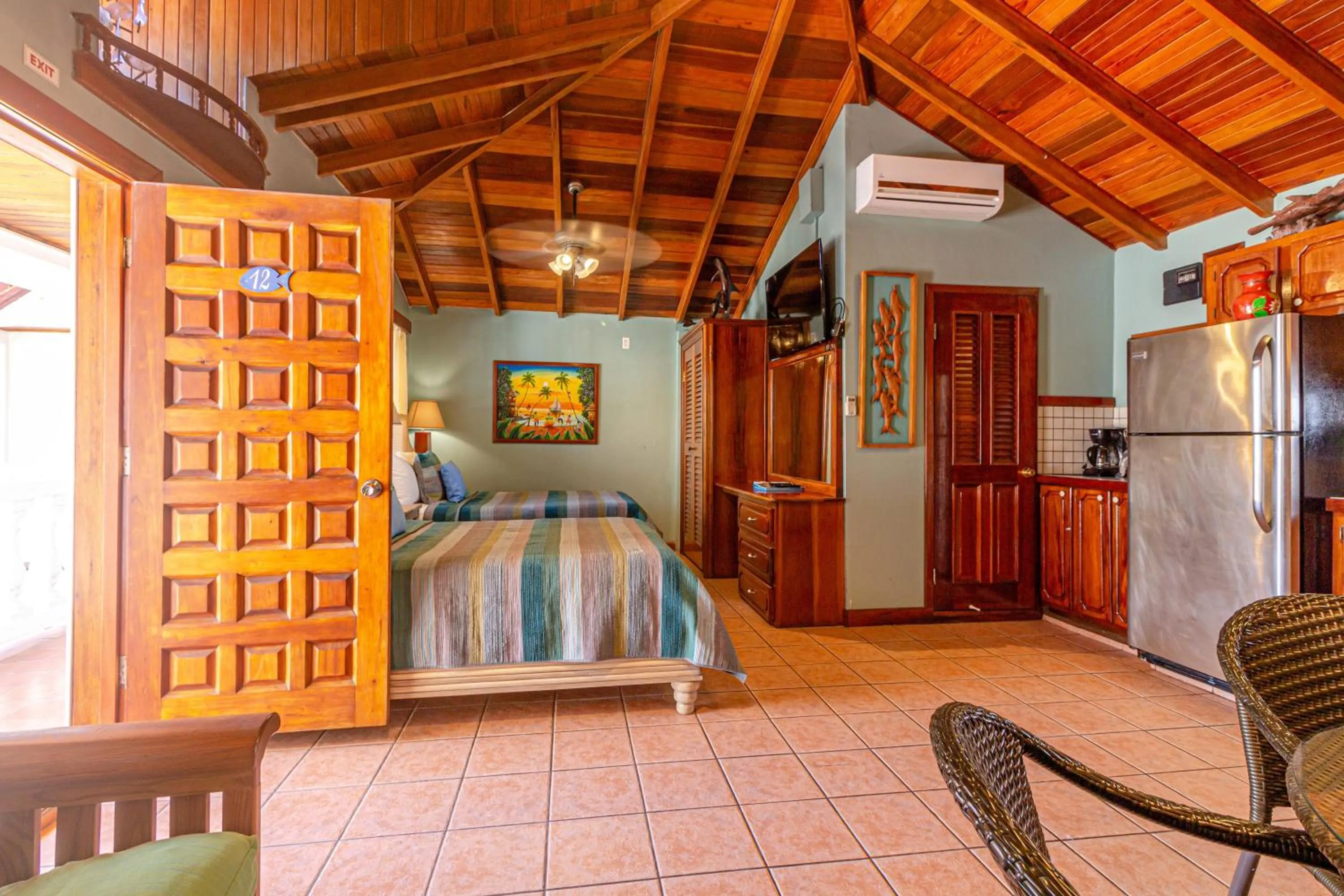 Photo of the whole room, Bed in Blue Tang Inn