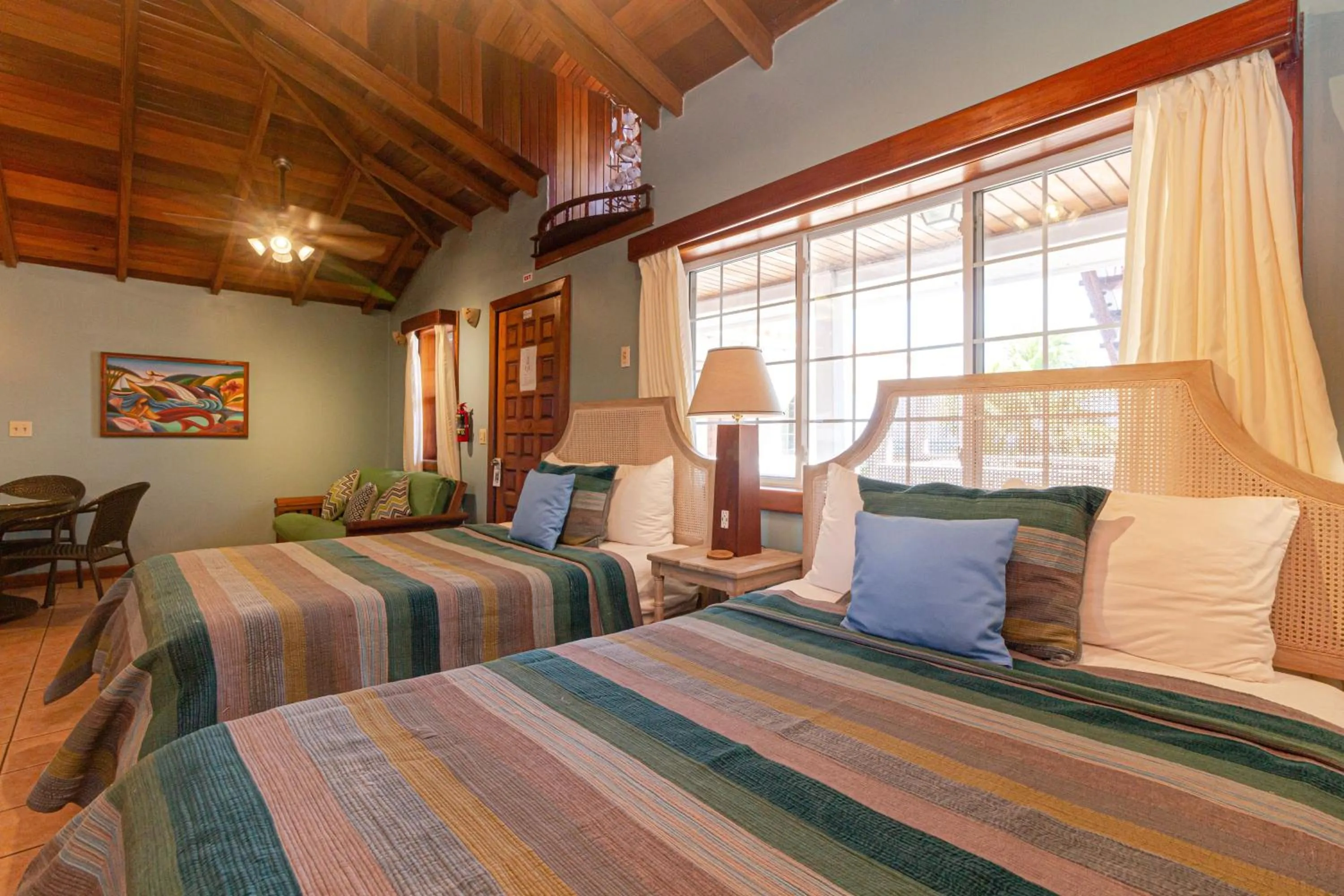 Bedroom, Bed in Blue Tang Inn