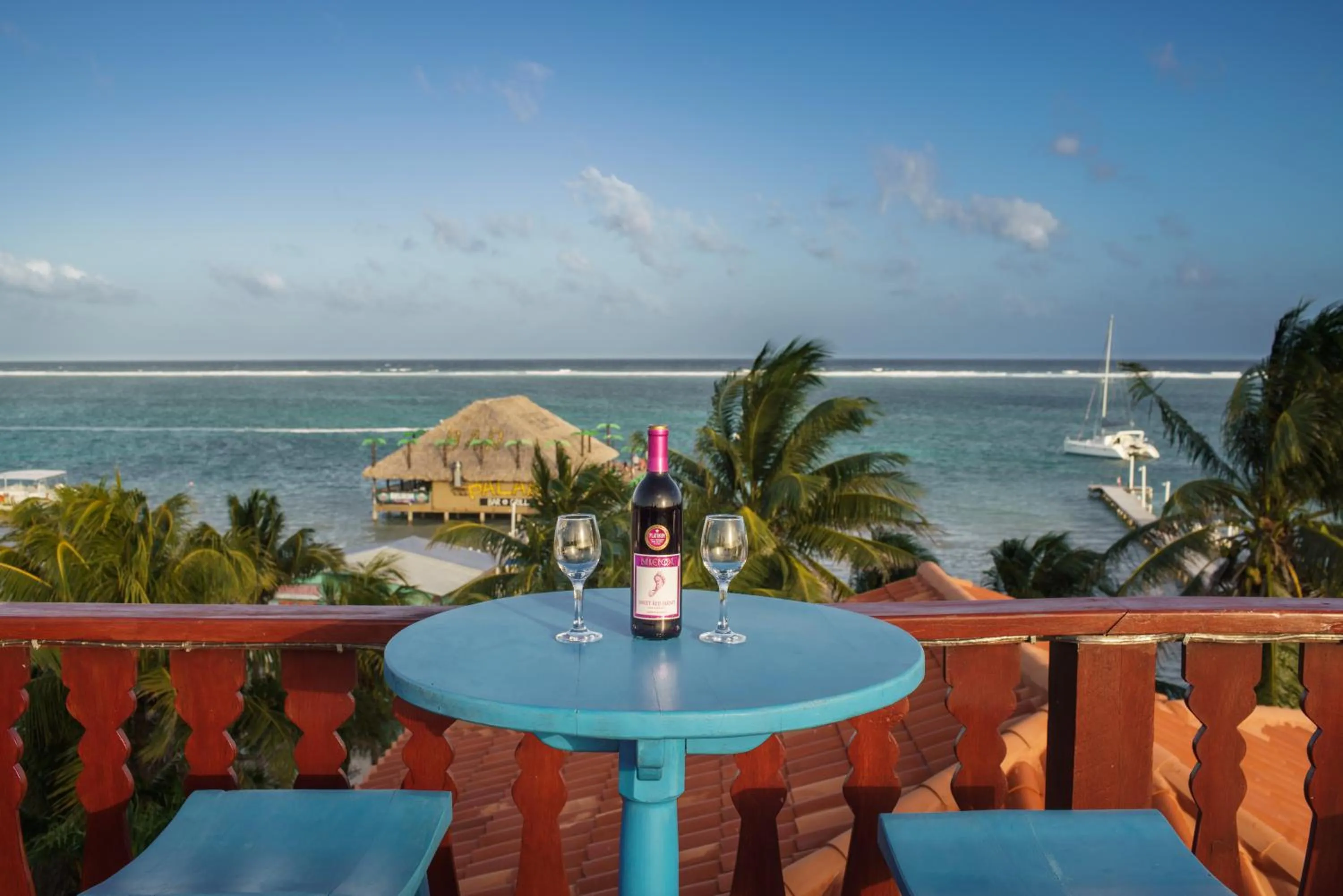 Restaurant/places to eat in Blue Tang Inn