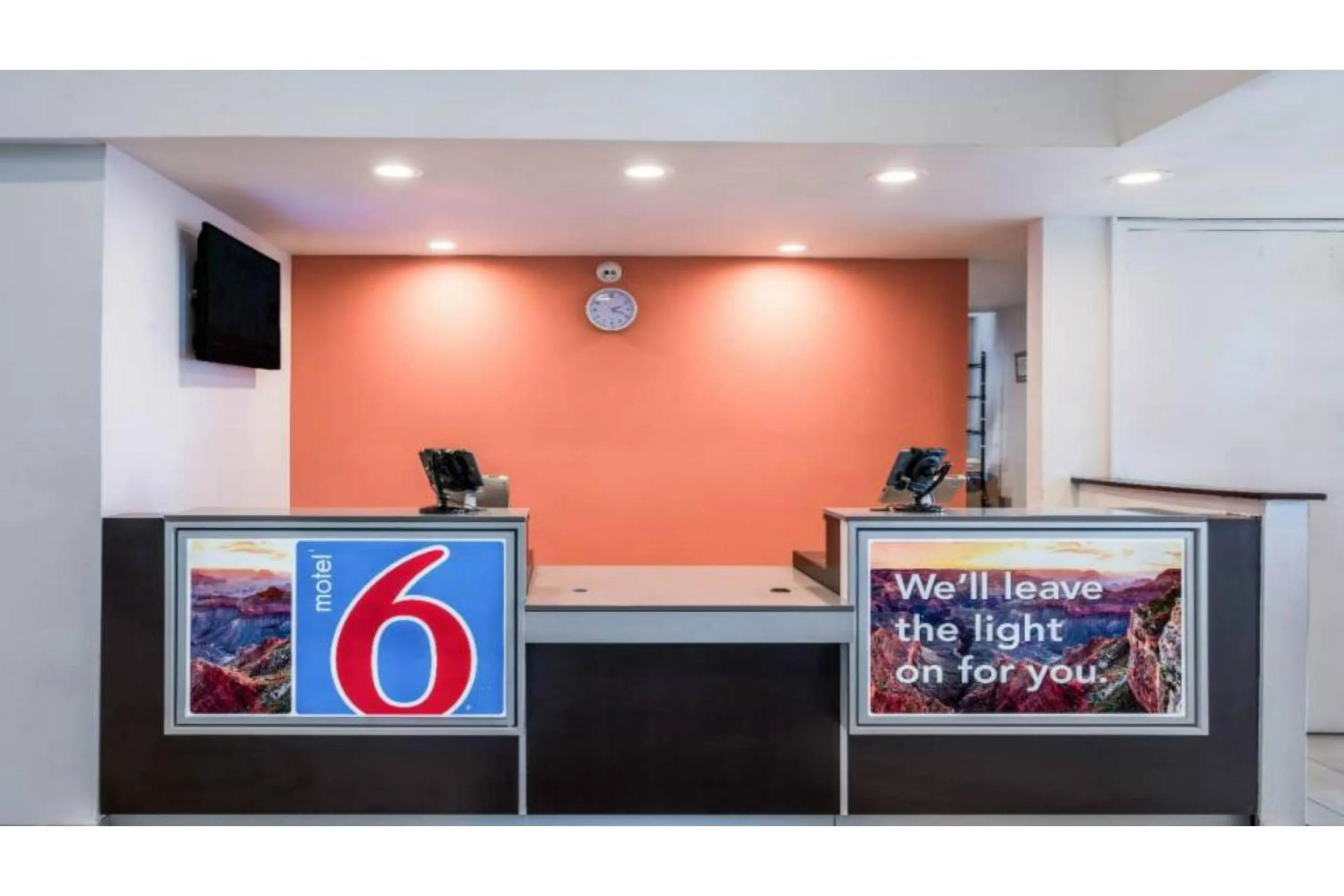 Lobby or reception in Studio 6 Irving, TX - Irving DFW Airport East