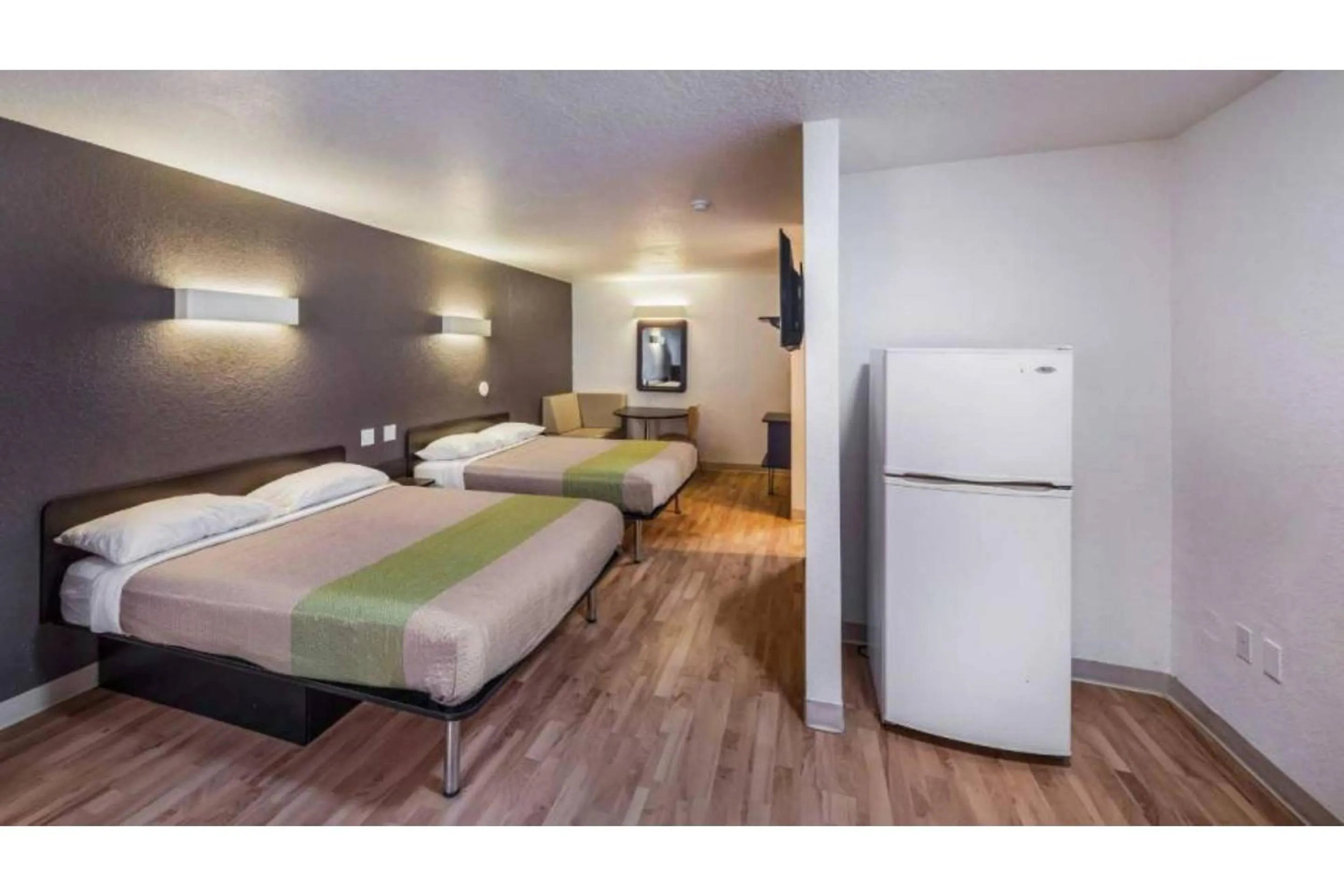 Bedroom, Bed in Studio 6 Irving, TX - Irving DFW Airport East