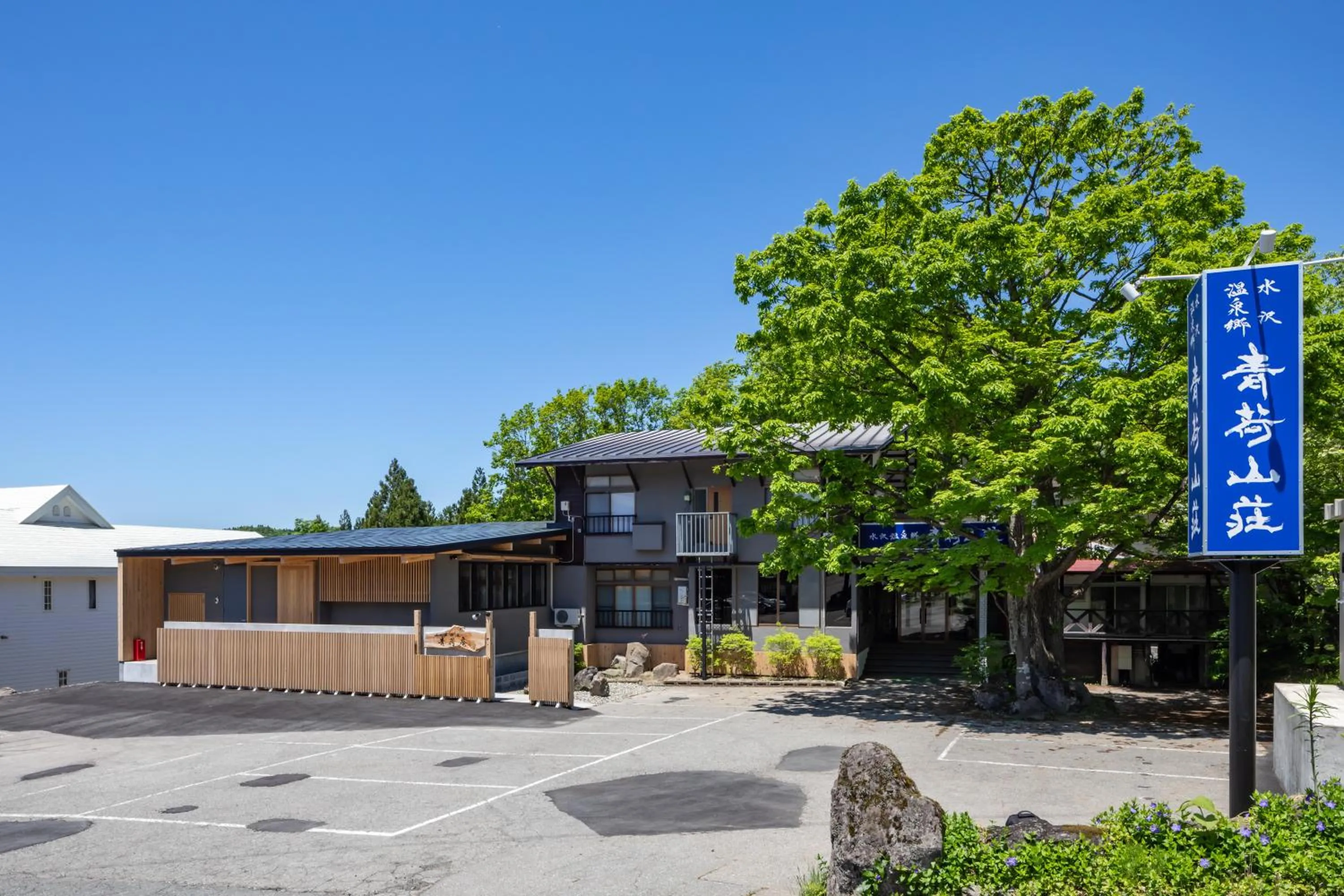 Property building in Aoni Sanso