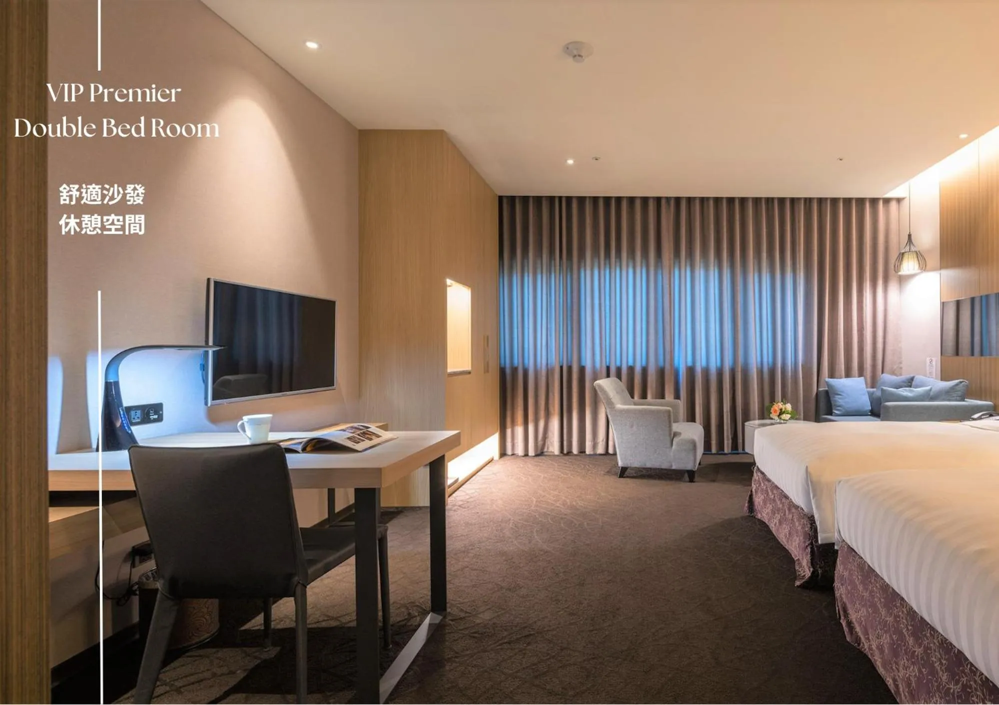 Seating area, Bed in Hotel Intrendy