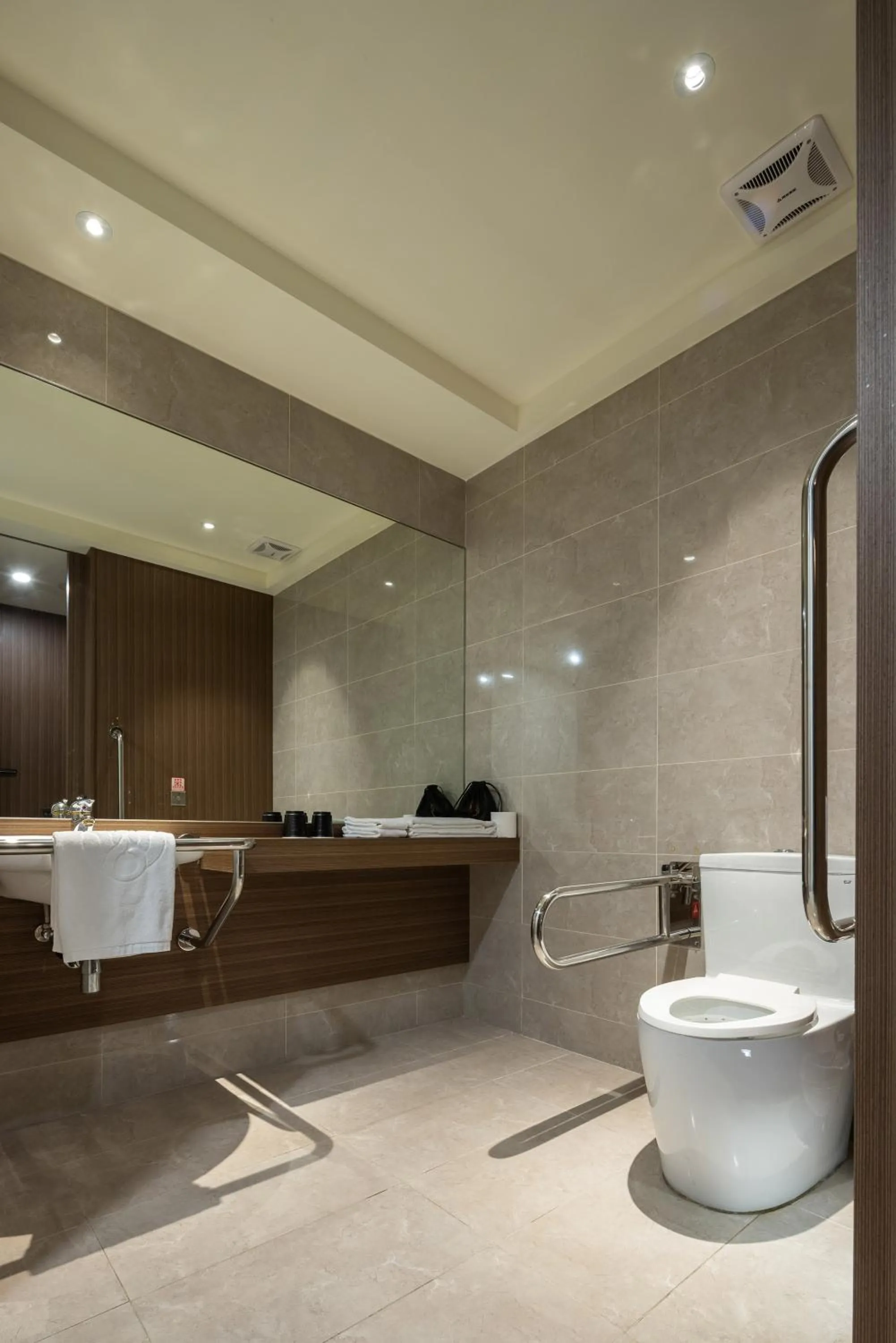 Toilet in Hotel Intrendy