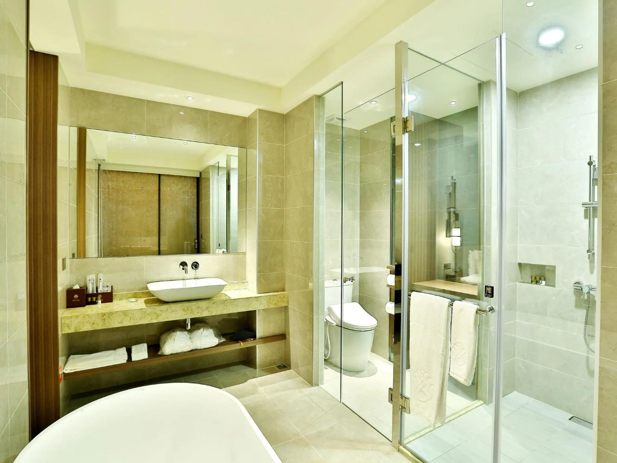 Shower in Hotel Intrendy