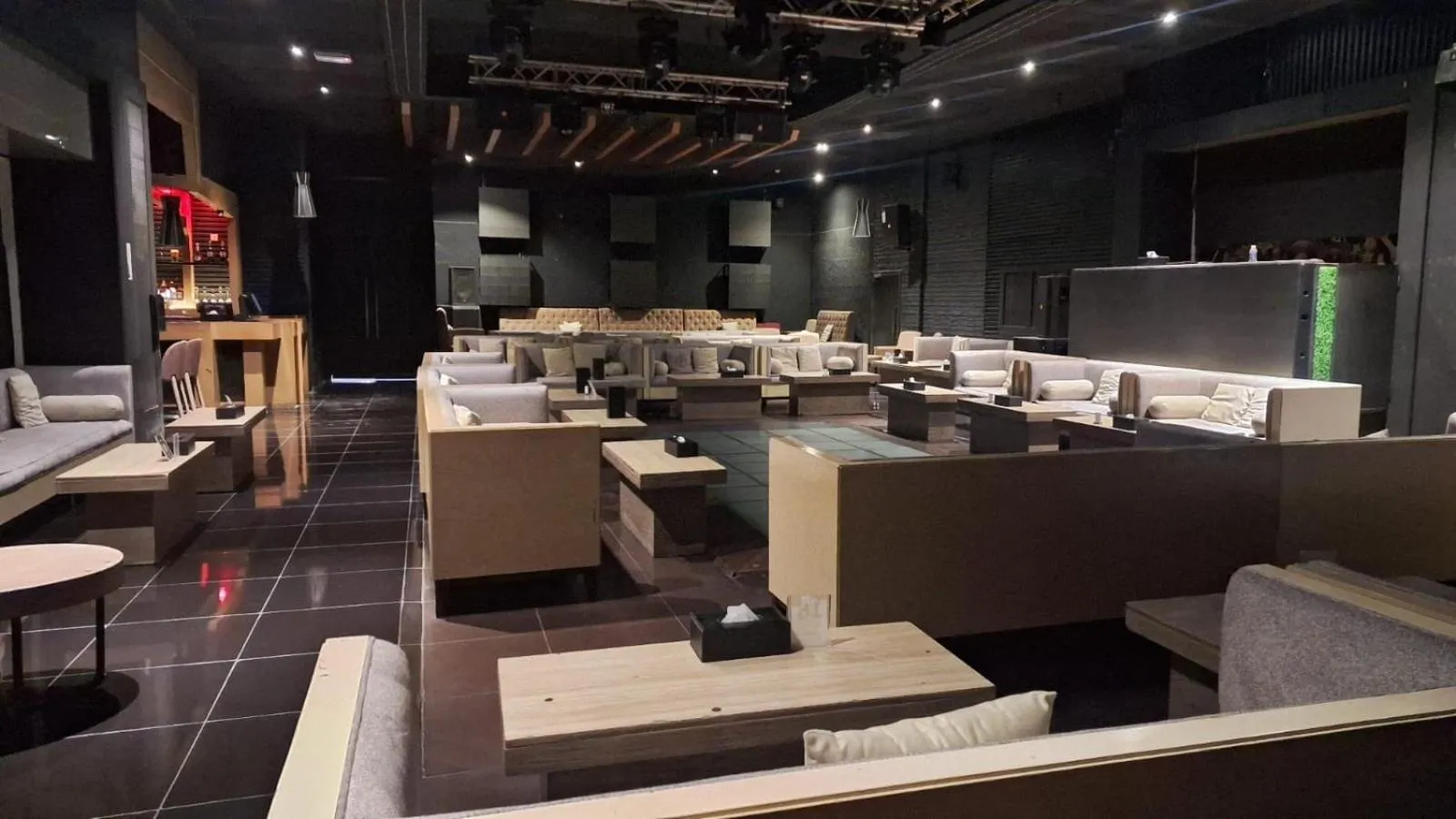 Restaurant/places to eat in Ramee Rose Hotel