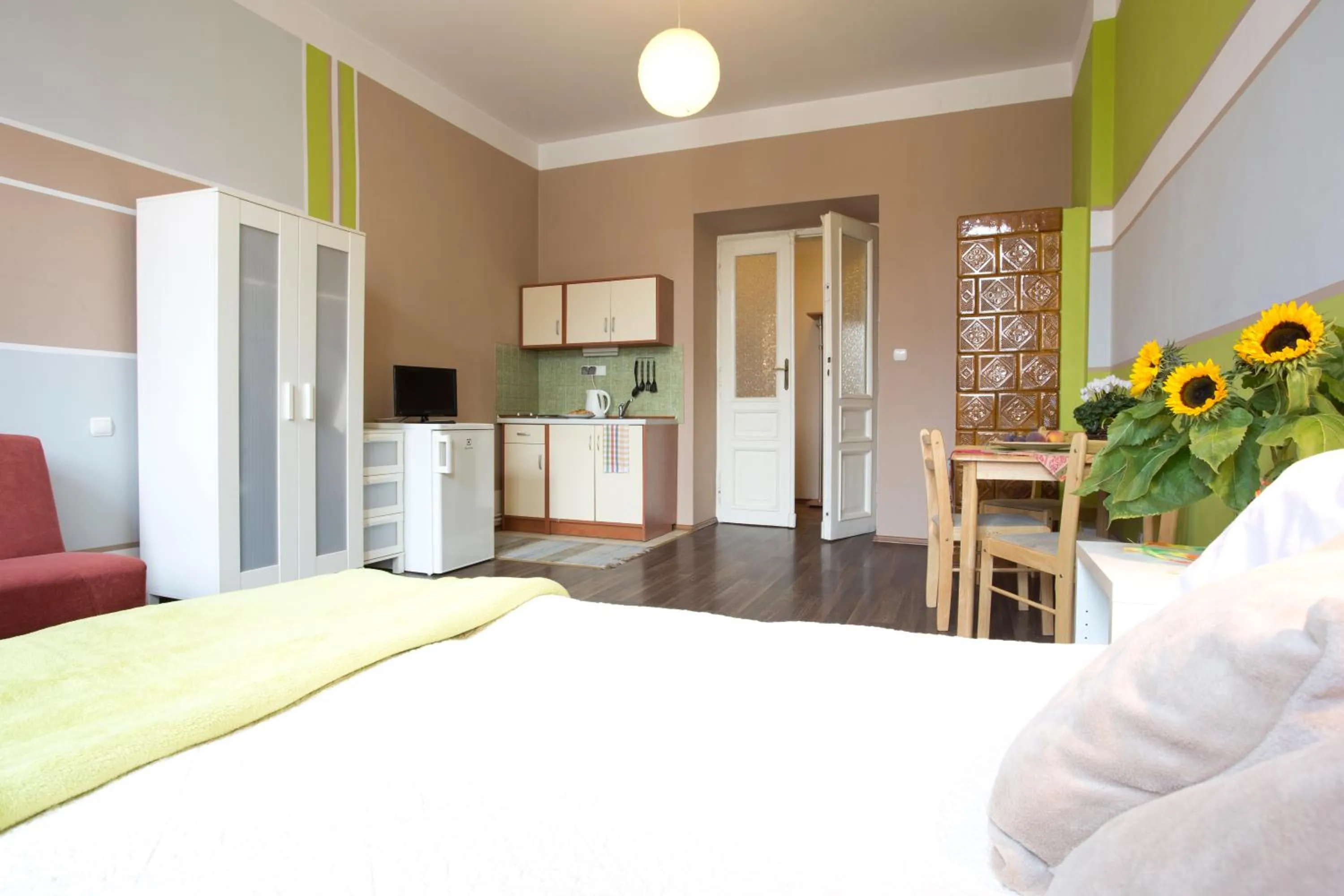 Photo of the whole room, Bed in Krakow Townhouse