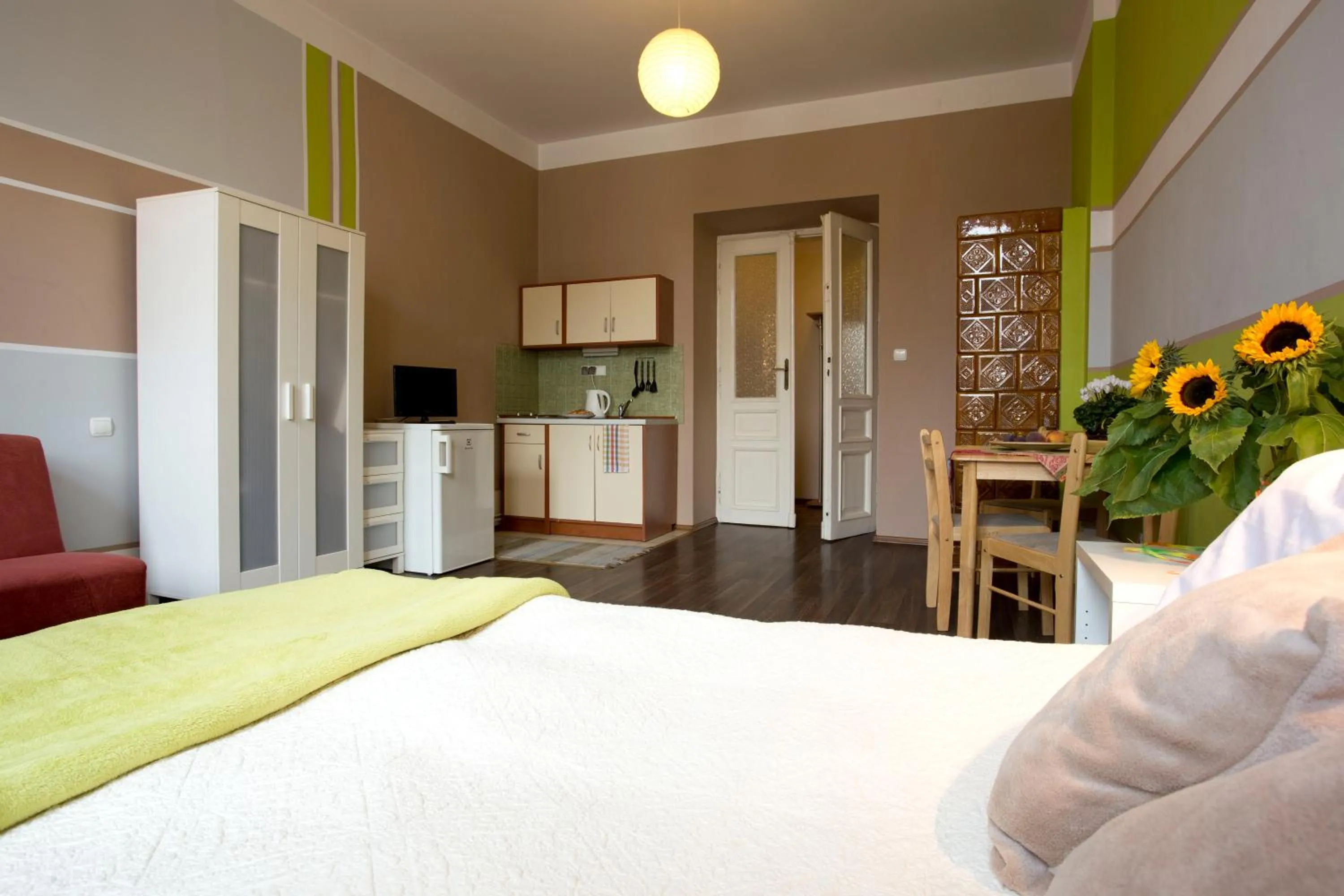 Photo of the whole room, Bed in Krakow Townhouse