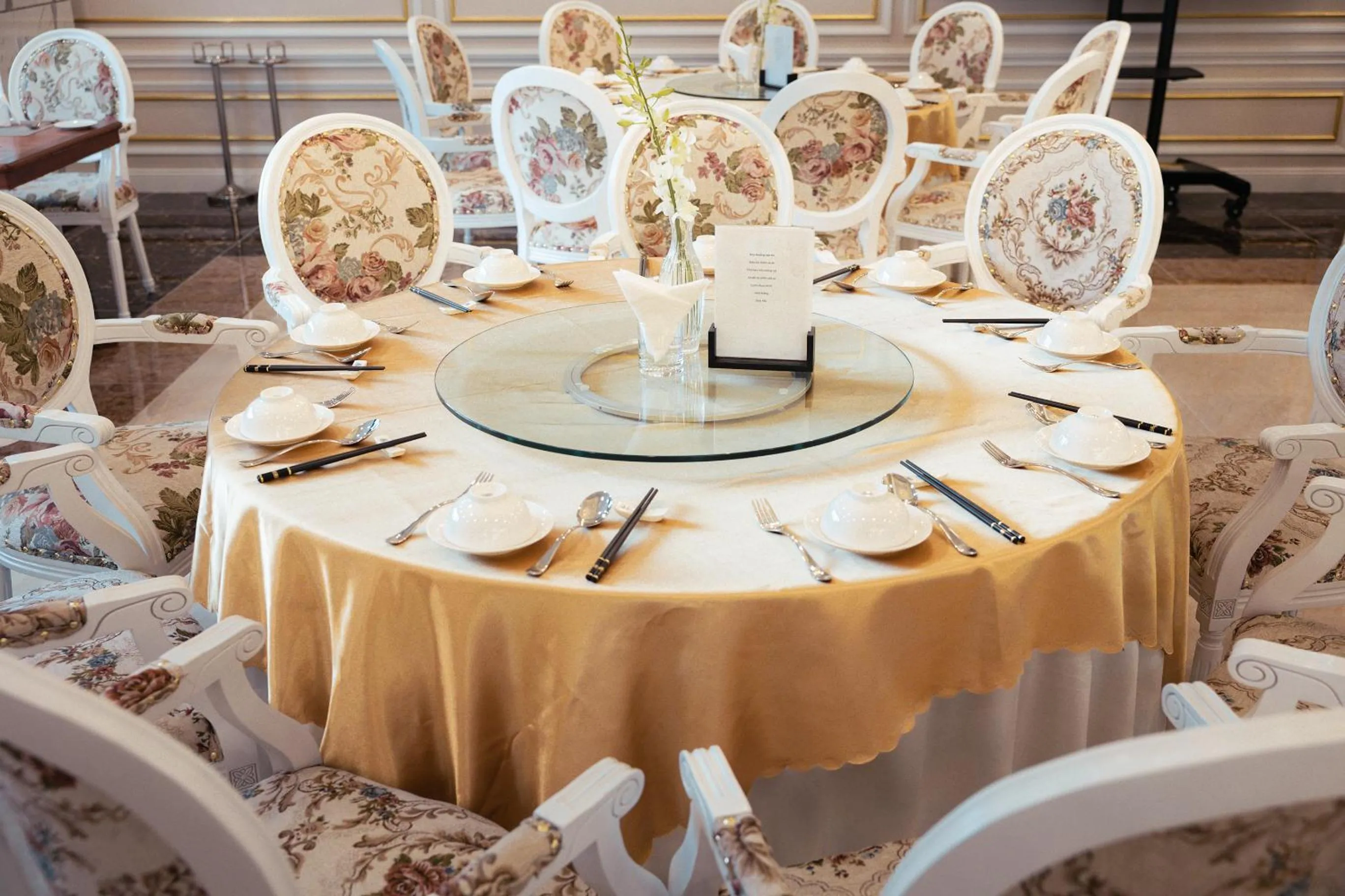 Restaurant/places to eat in LaChateau