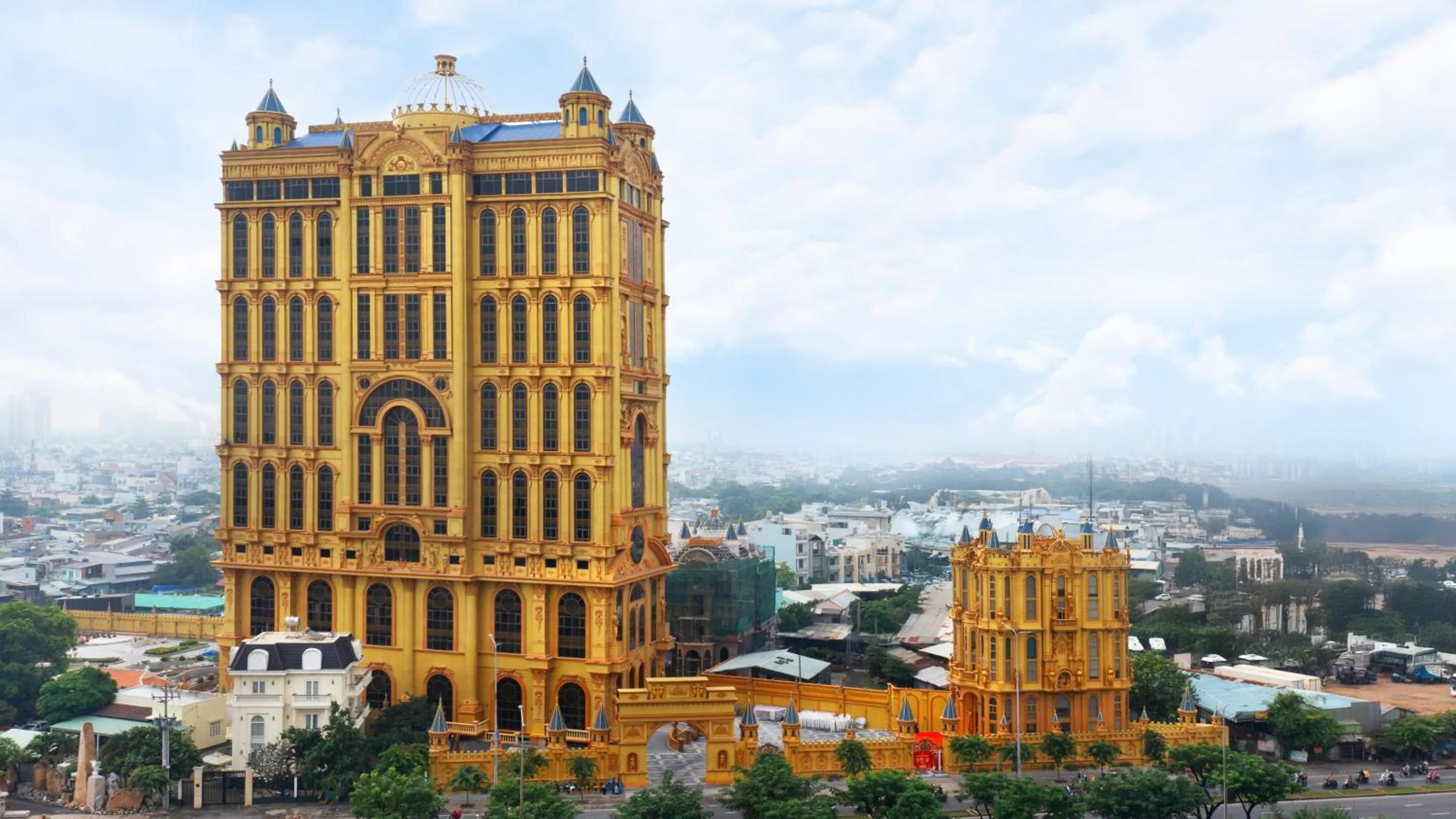 Property building in LaChateau