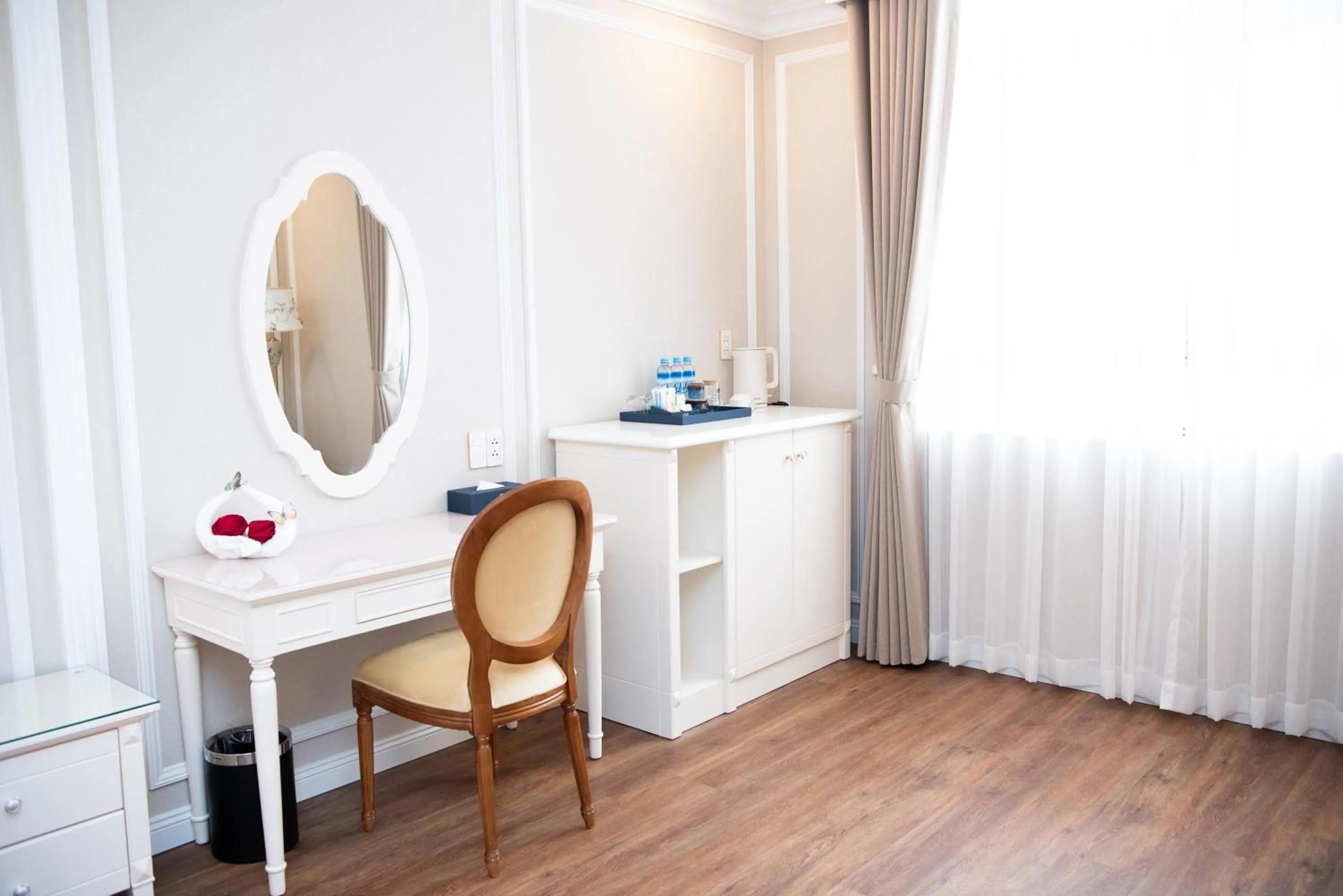 Coffee/tea facilities in LaChateau