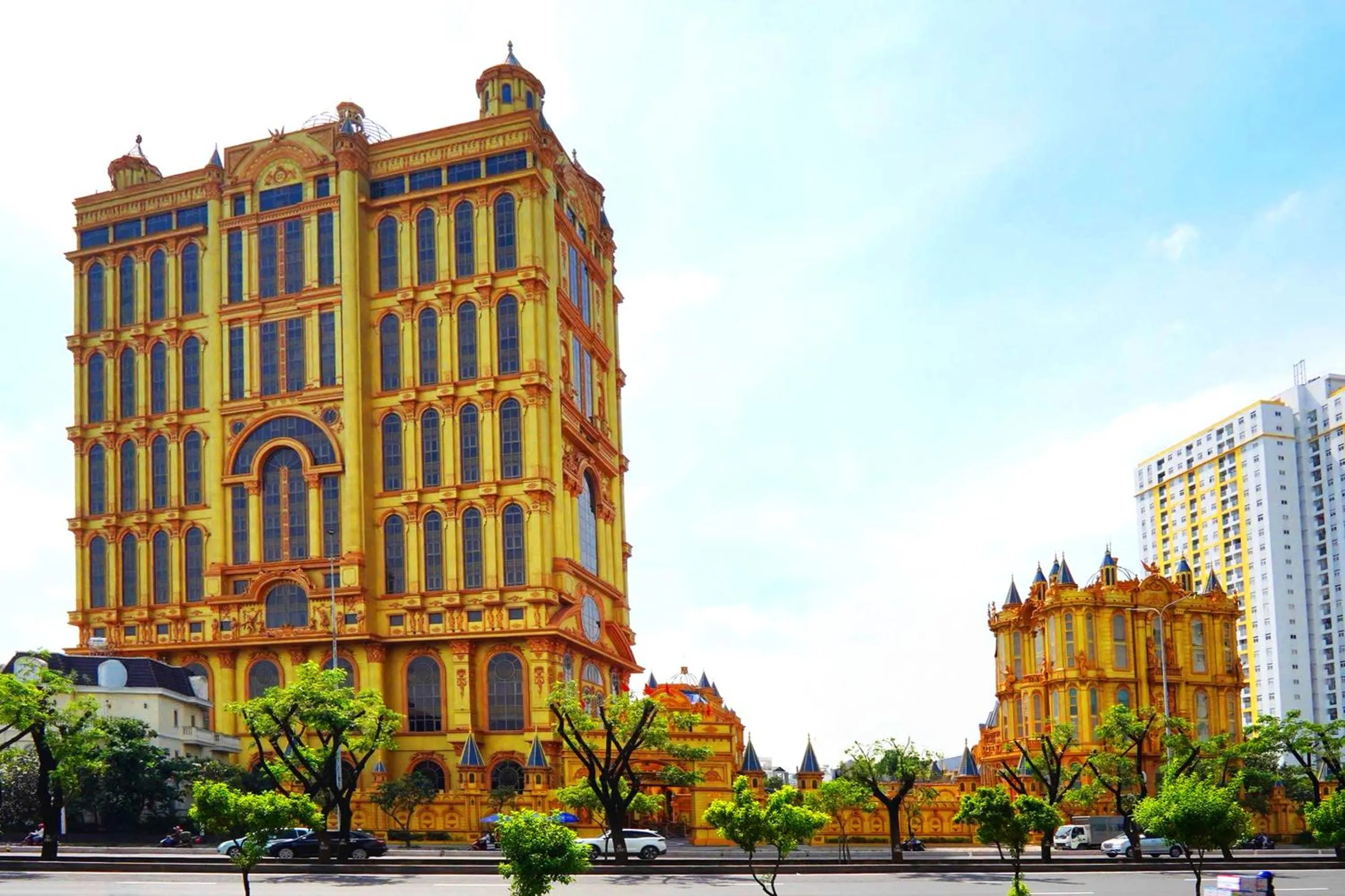 Property building in LaChateau