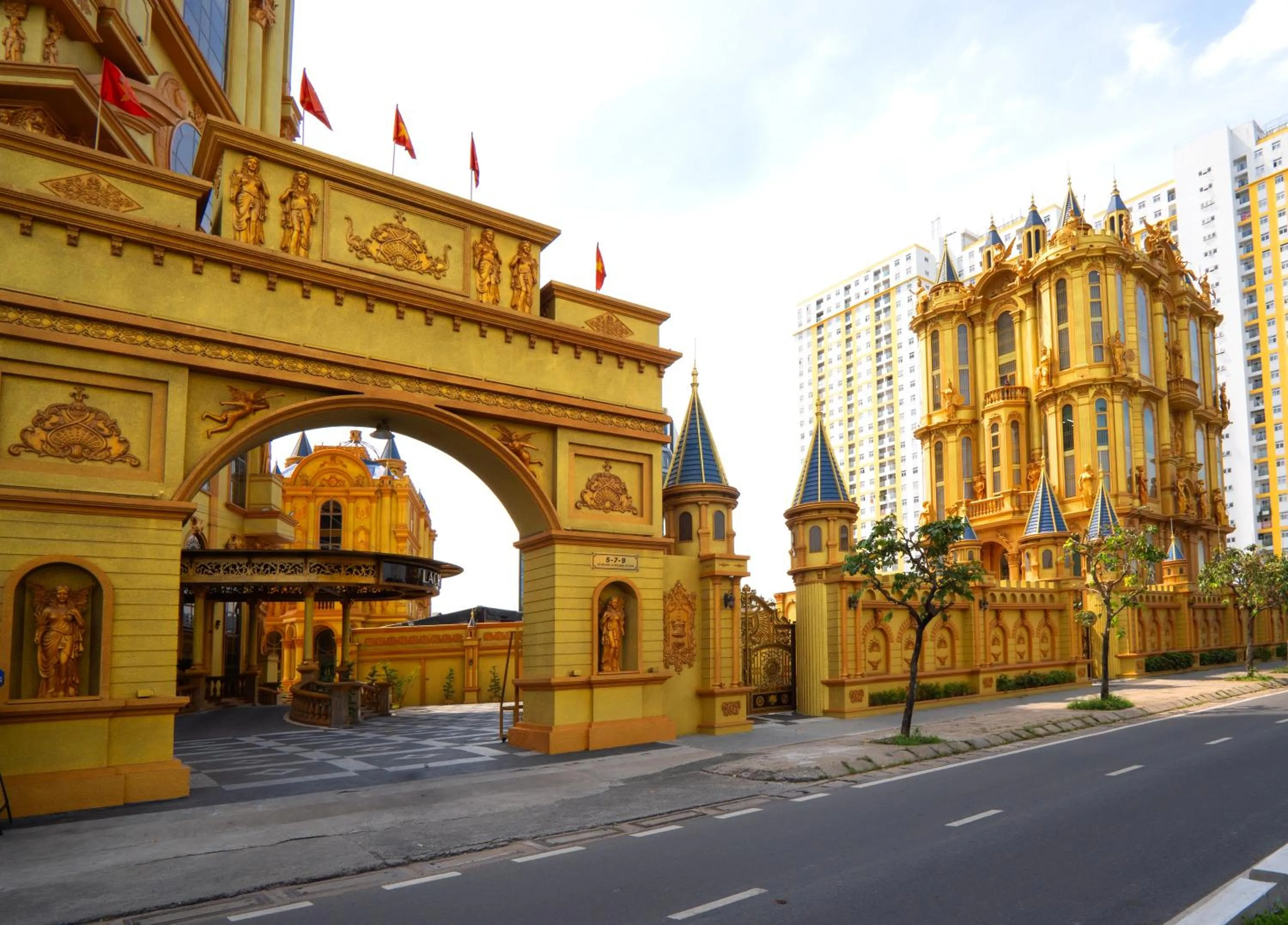 Property building in LaChateau