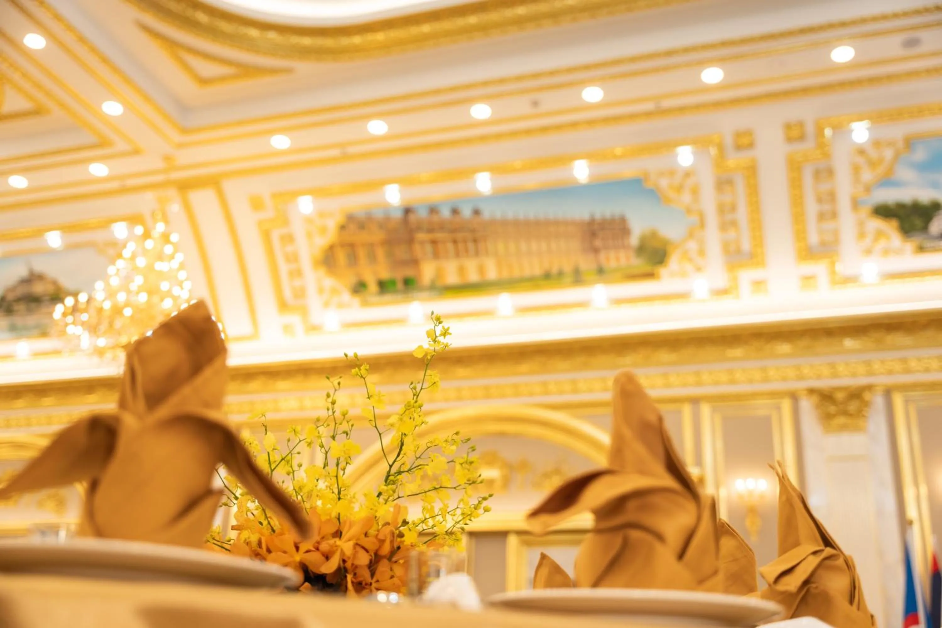 Restaurant/places to eat in LaChateau