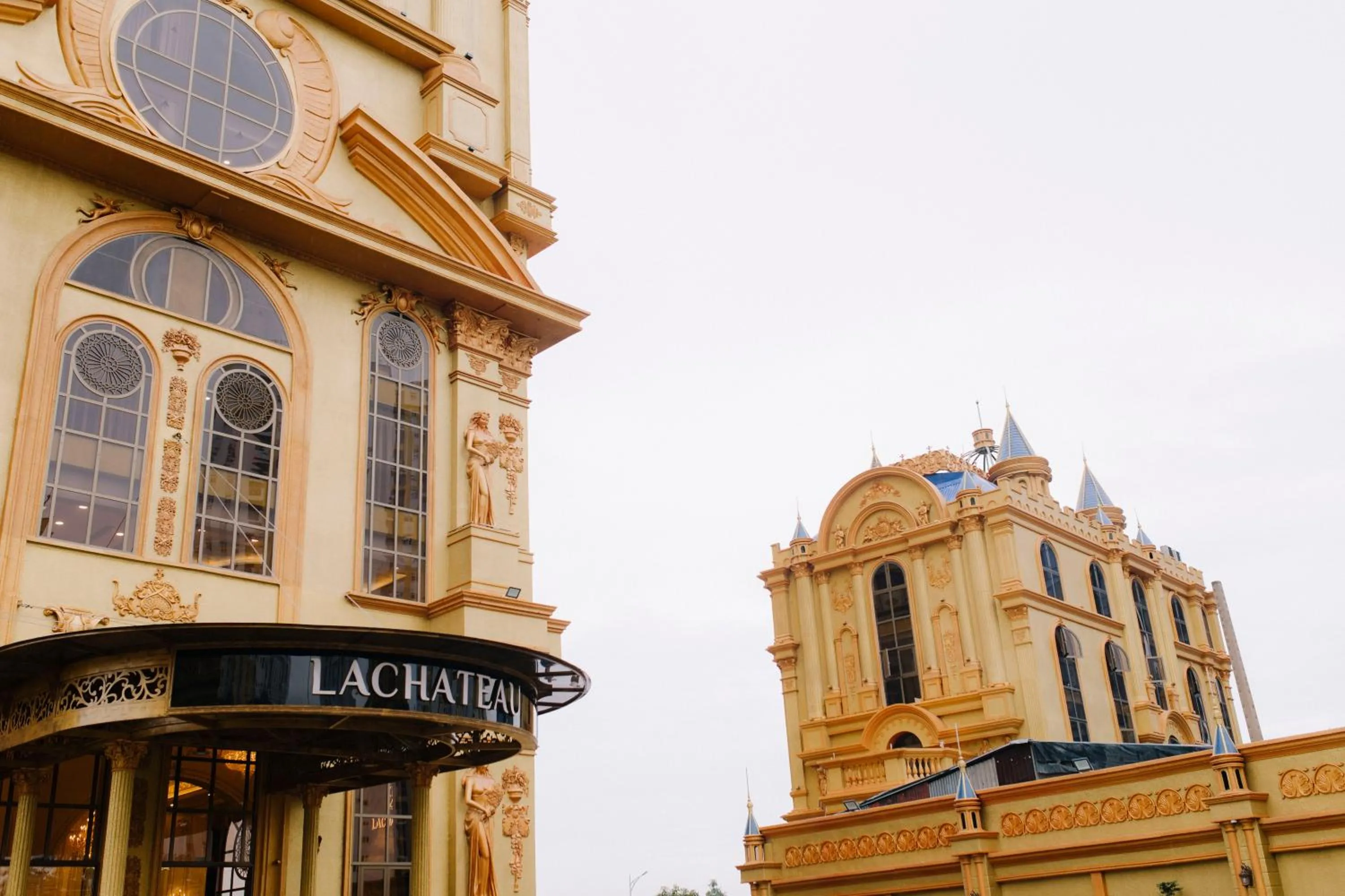 Property building in LaChateau