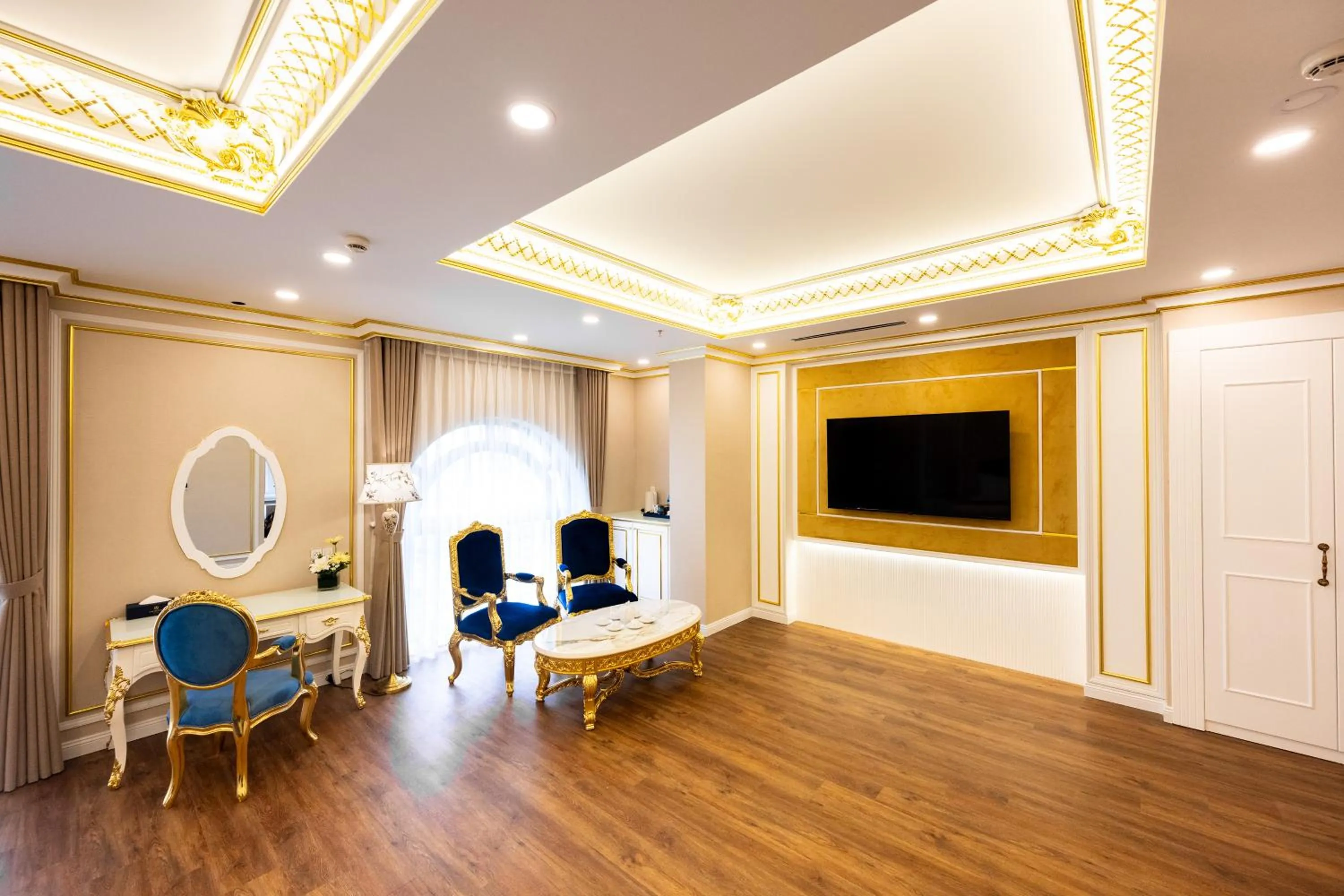 TV and multimedia in LaChateau