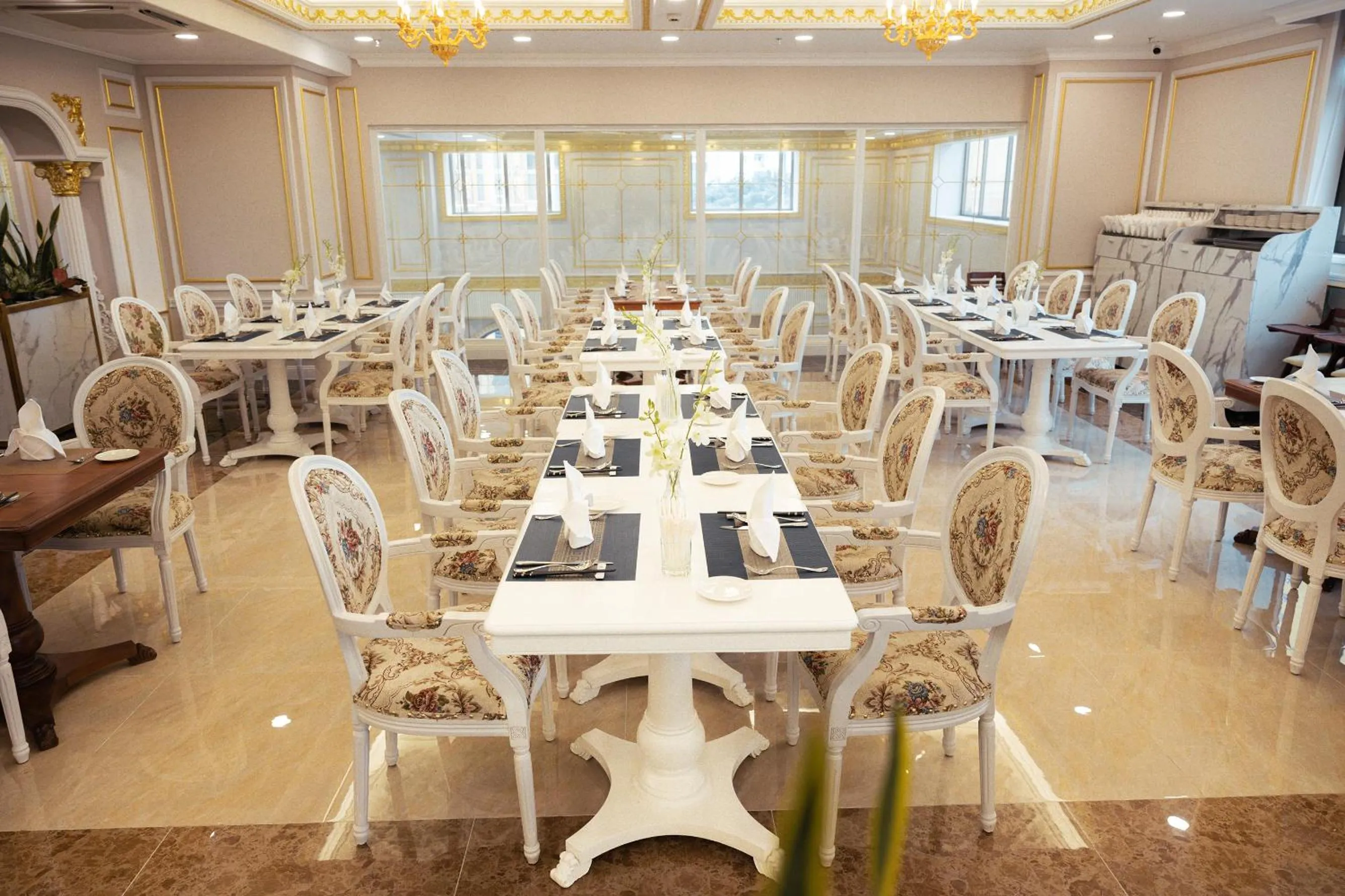 Meeting/conference room in LaChateau