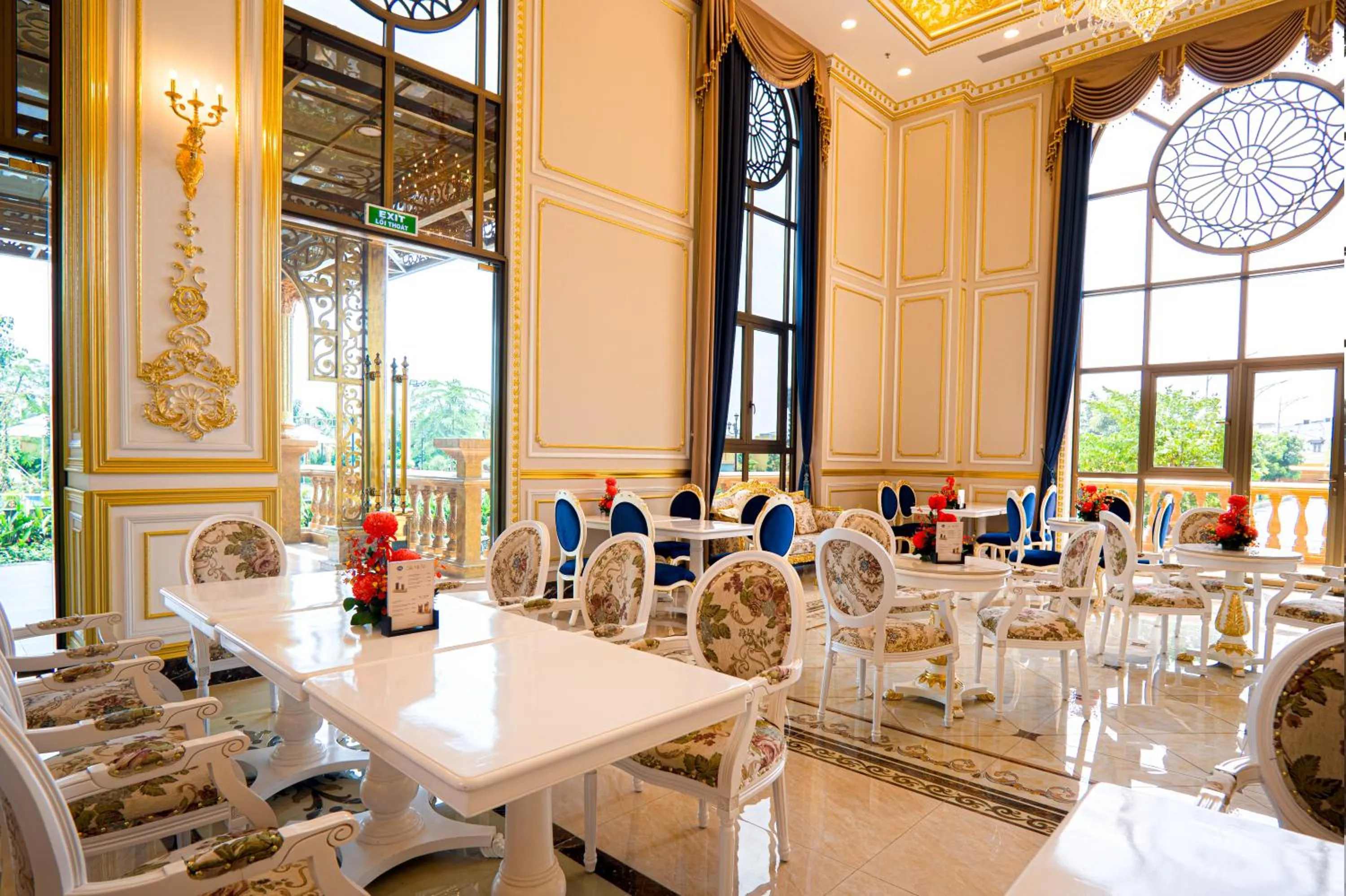 Restaurant/places to eat in LaChateau