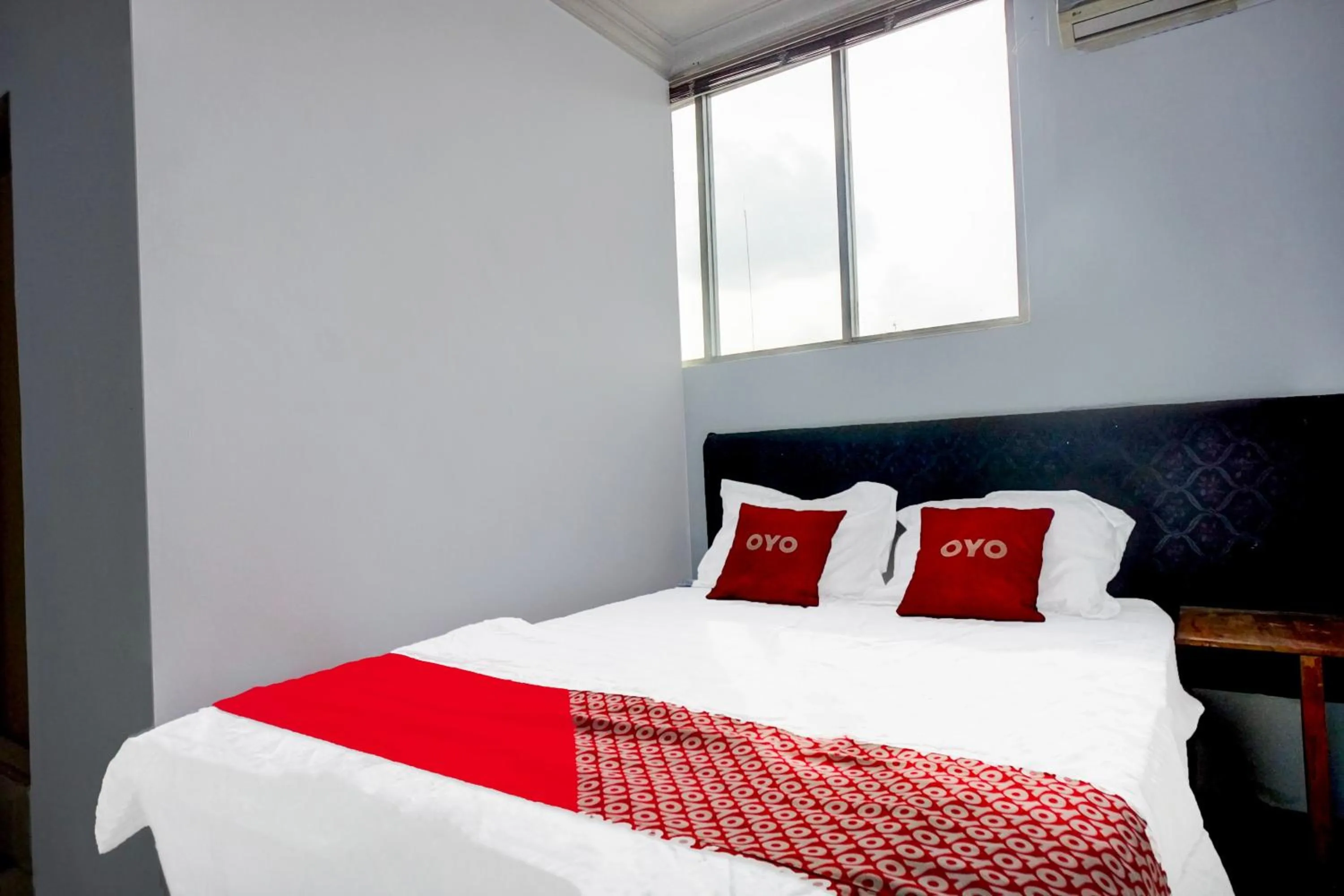 Bedroom, Bed in Dancenter Waringin Residence