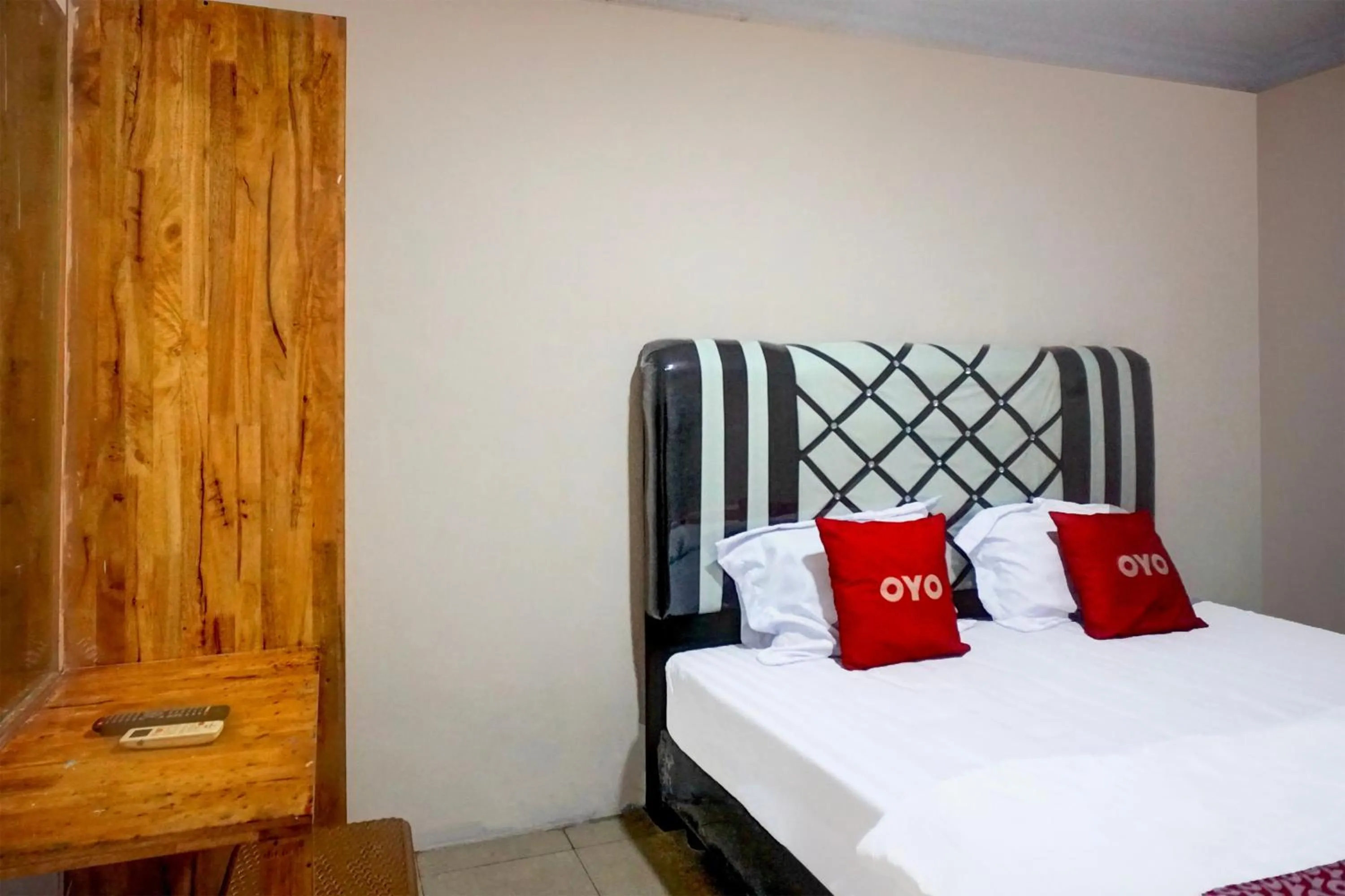 Bedroom, Bed in Dancenter Waringin Residence