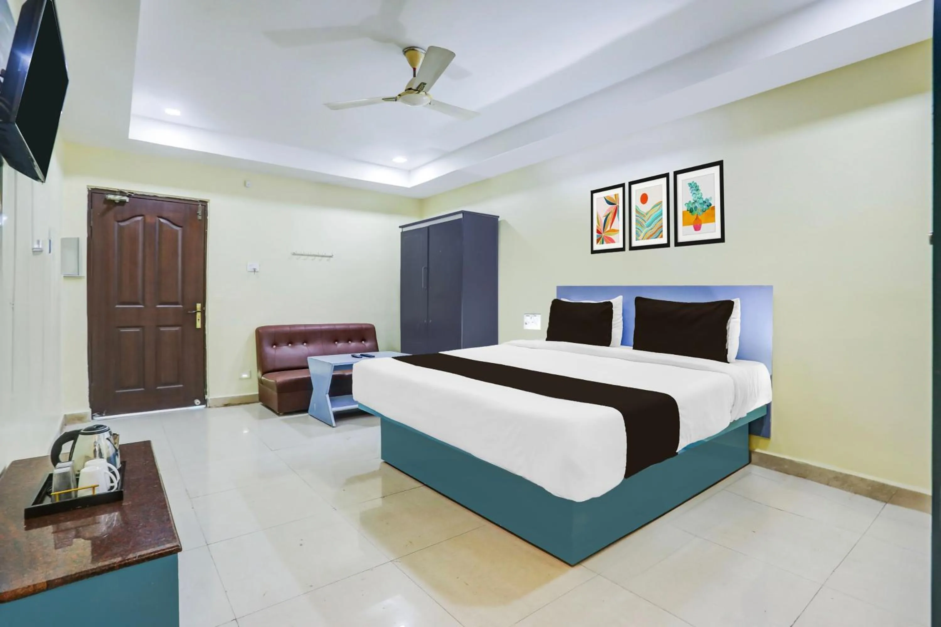 Bedroom, Bed in Super Collection O Nellore Subbareddy Government Hospital Formerly Hotel Rama Royal