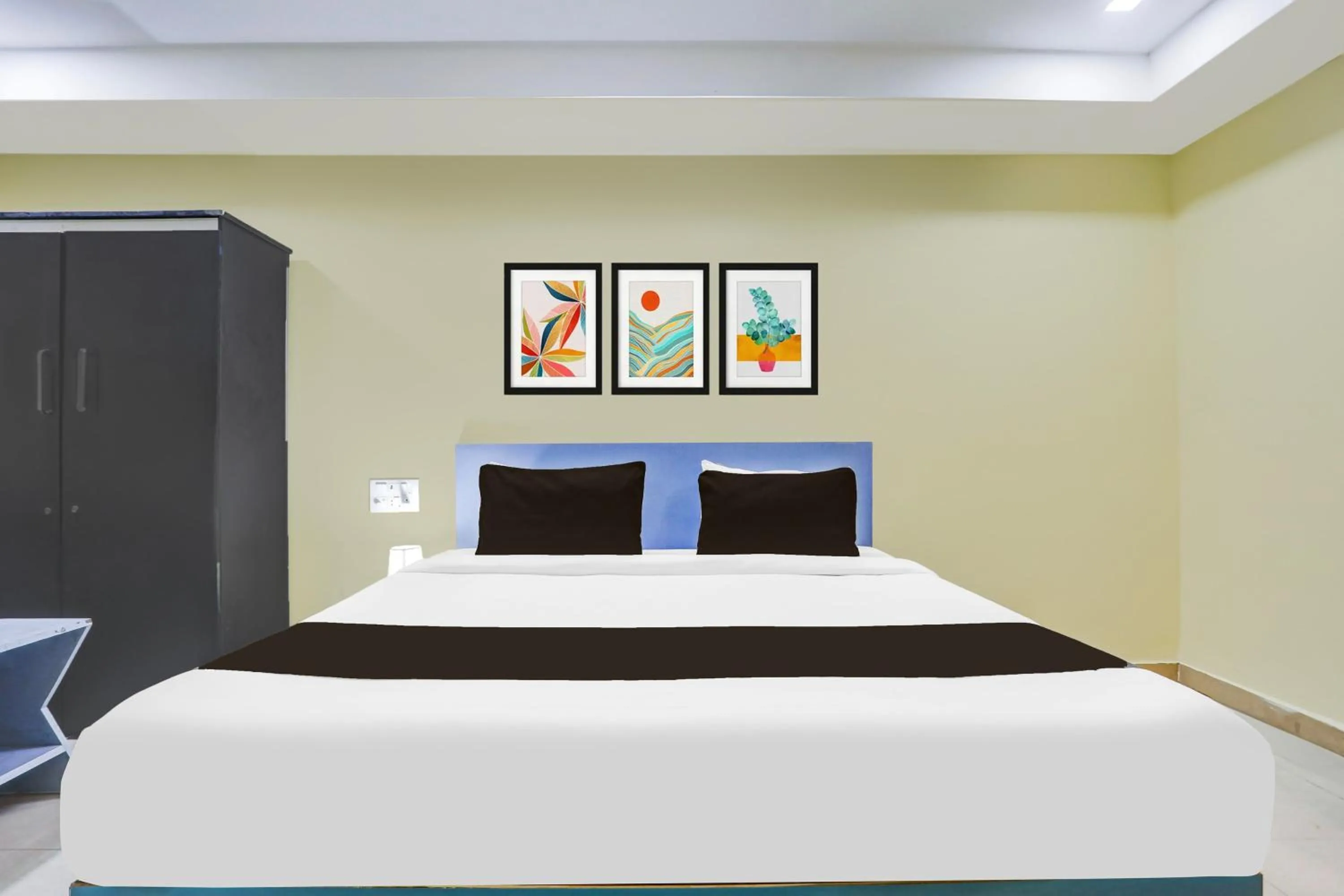 Bedroom, Bed in Super Collection O Nellore Subbareddy Government Hospital Formerly Hotel Rama Royal