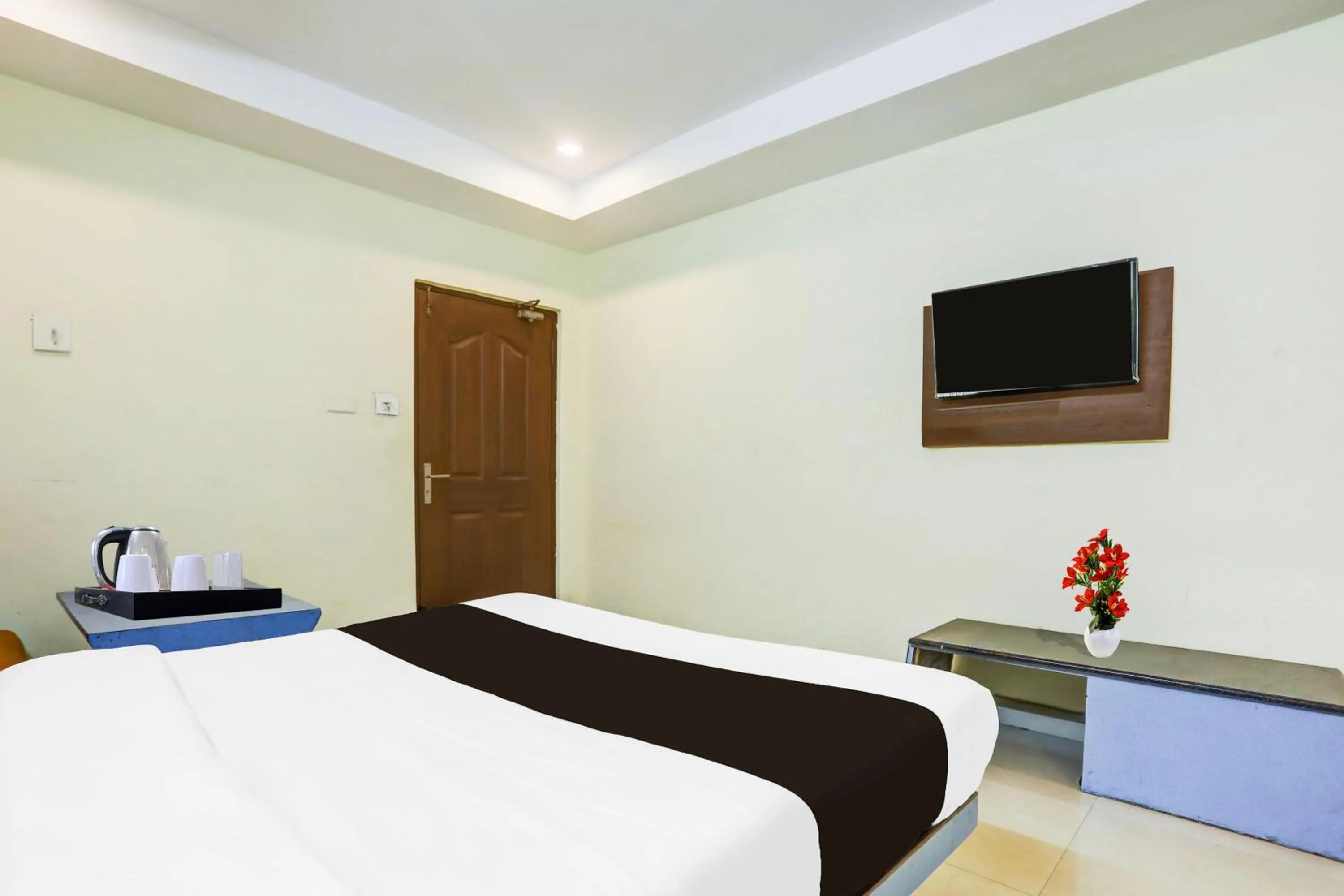 Bedroom, Bed in Super Collection O Nellore Subbareddy Government Hospital Formerly Hotel Rama Royal