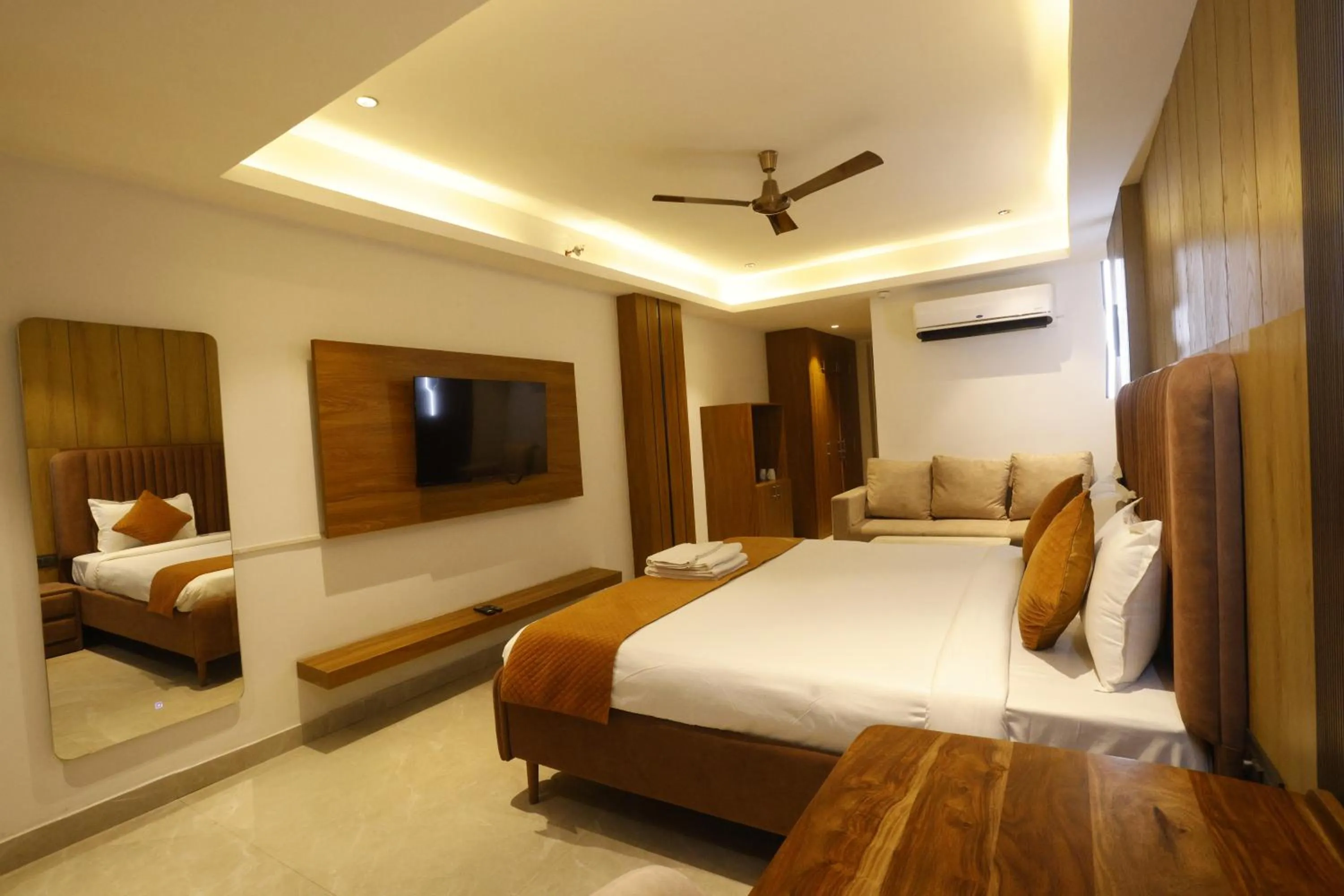 Bed in The Hoften Lotus Court, Noida