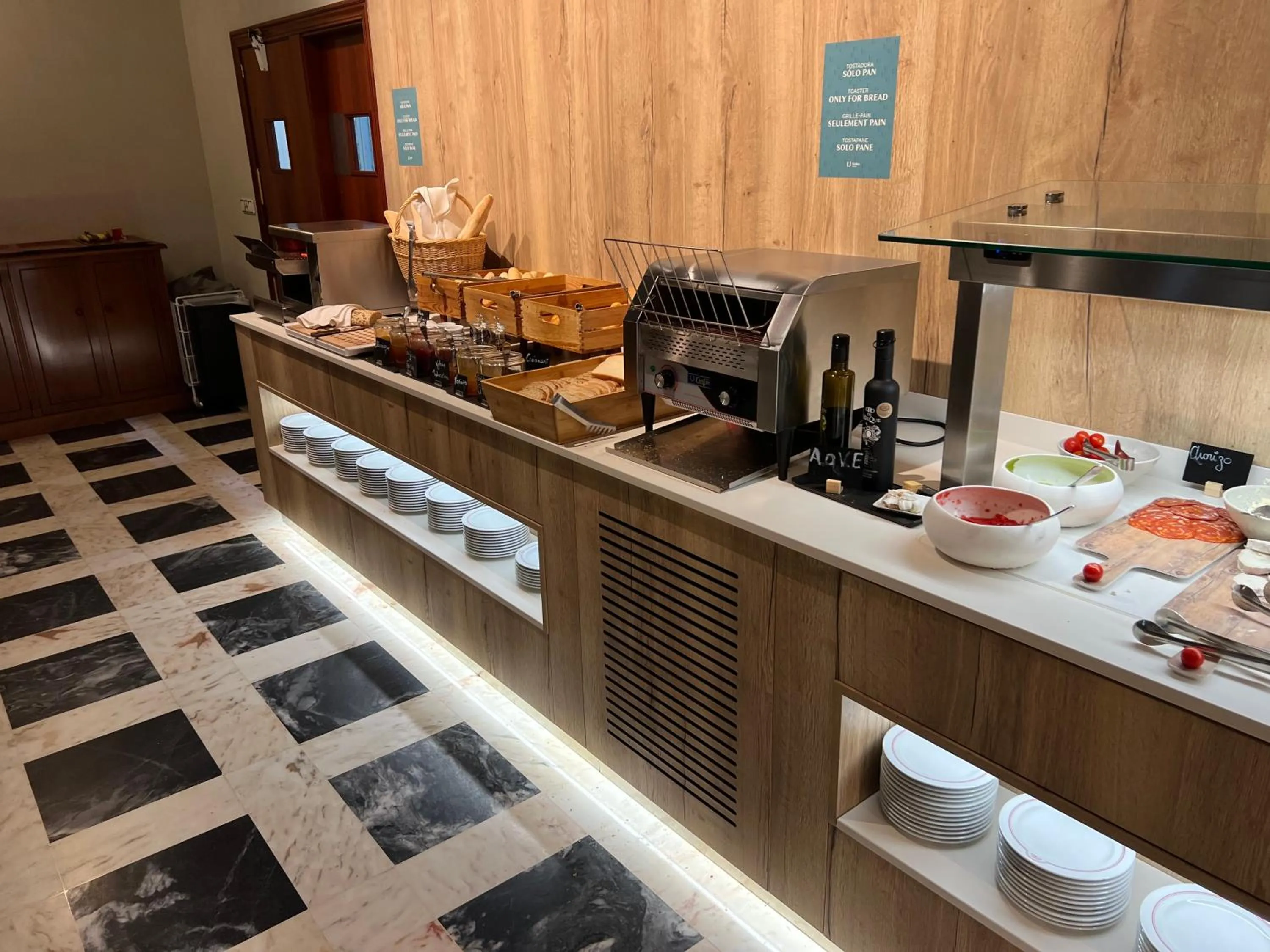 Food and drinks in Hotel Turia Valencia