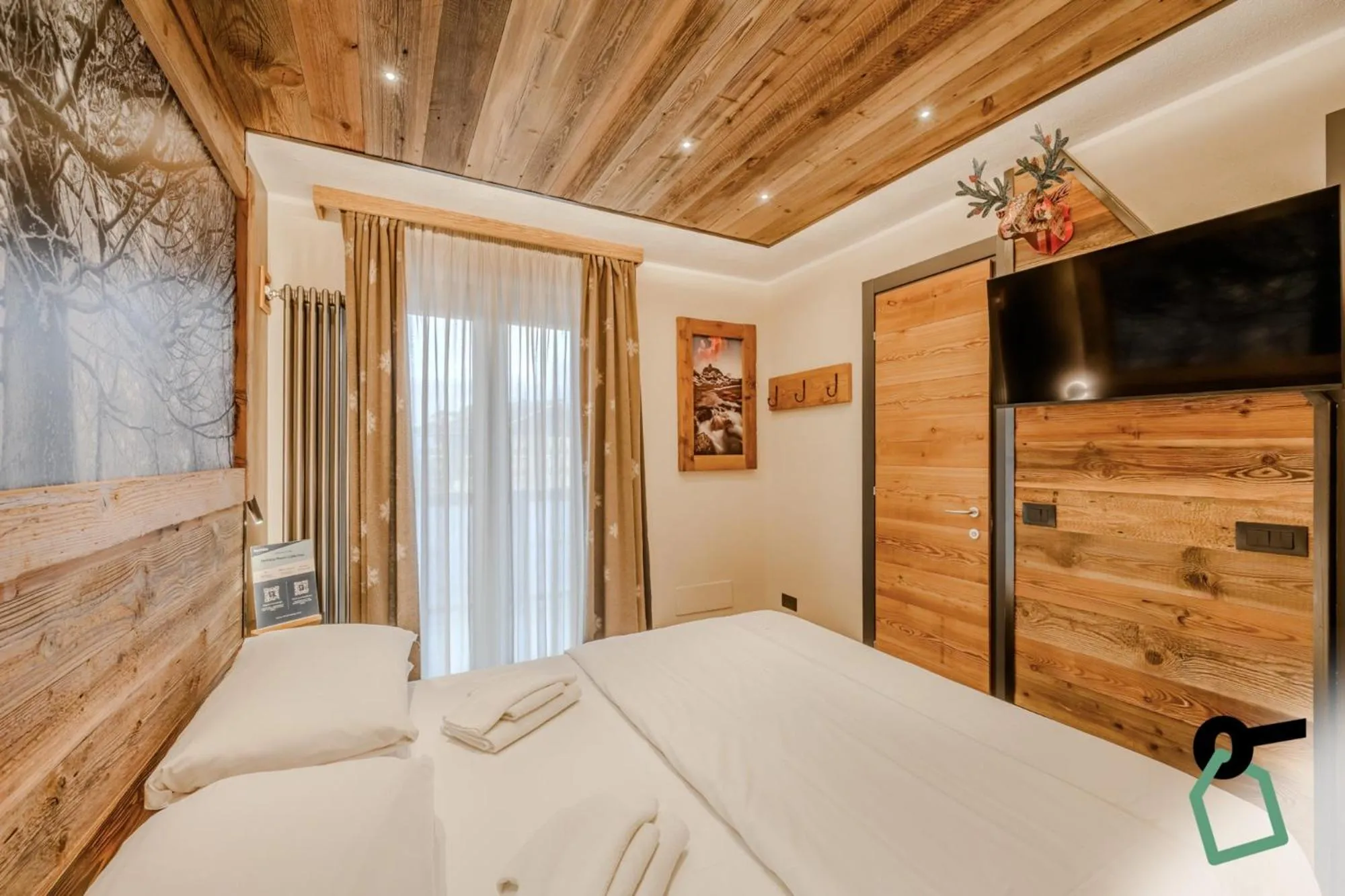 Photo of the whole room, Bed in Hotiday Sauze Centro