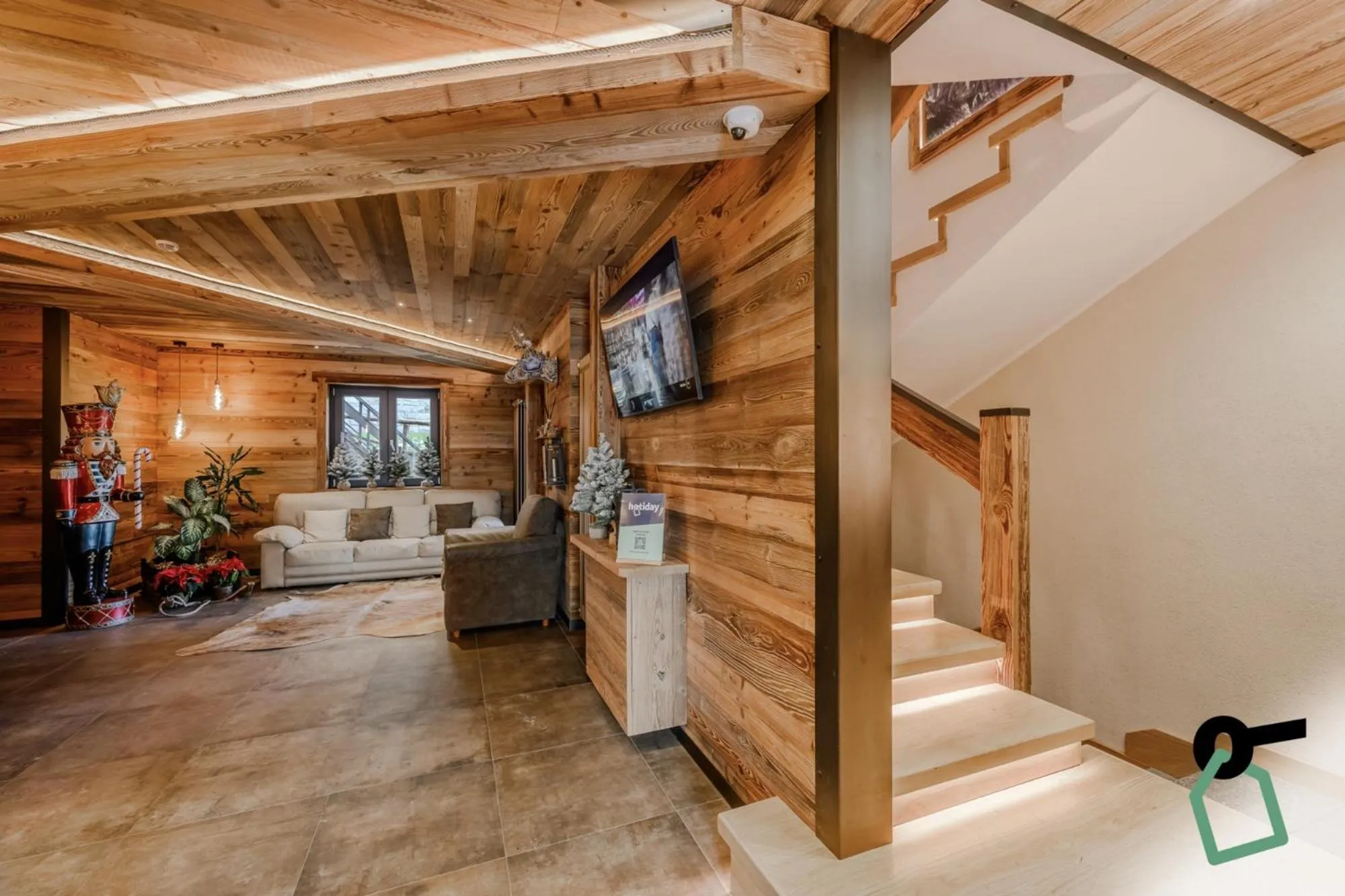 Communal lounge/ TV room in Hotiday Sauze Centro