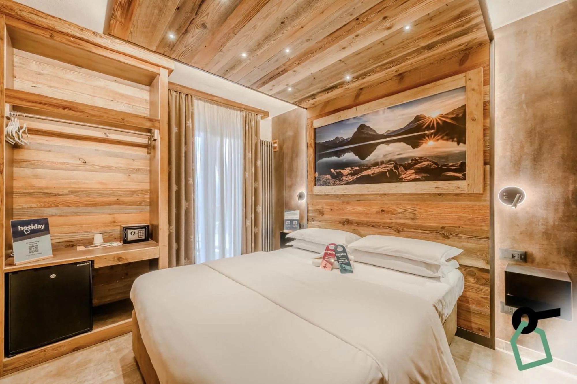 Photo of the whole room, Bed in Hotiday Sauze Centro