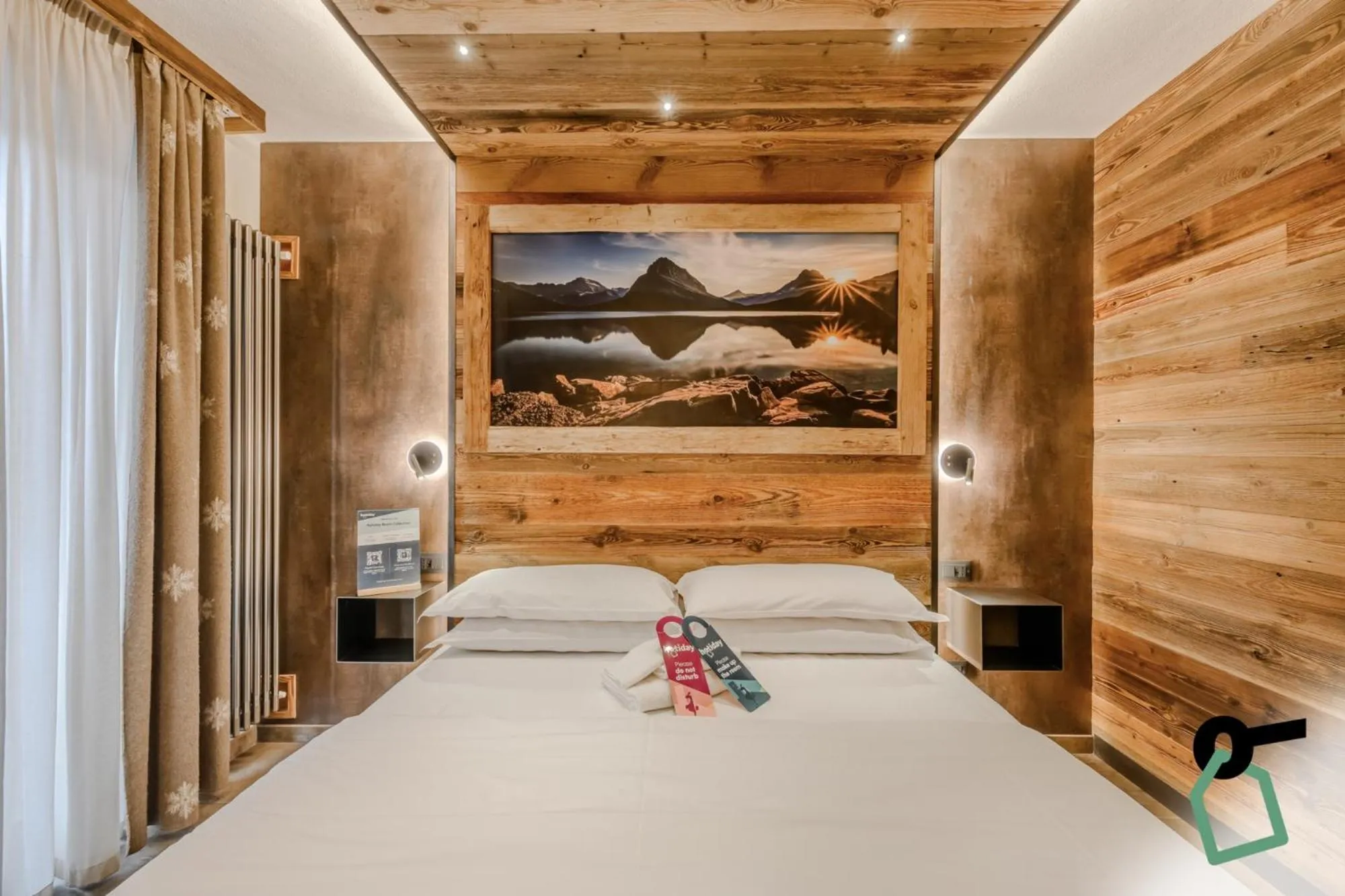 Photo of the whole room, Bed in Hotiday Sauze Centro