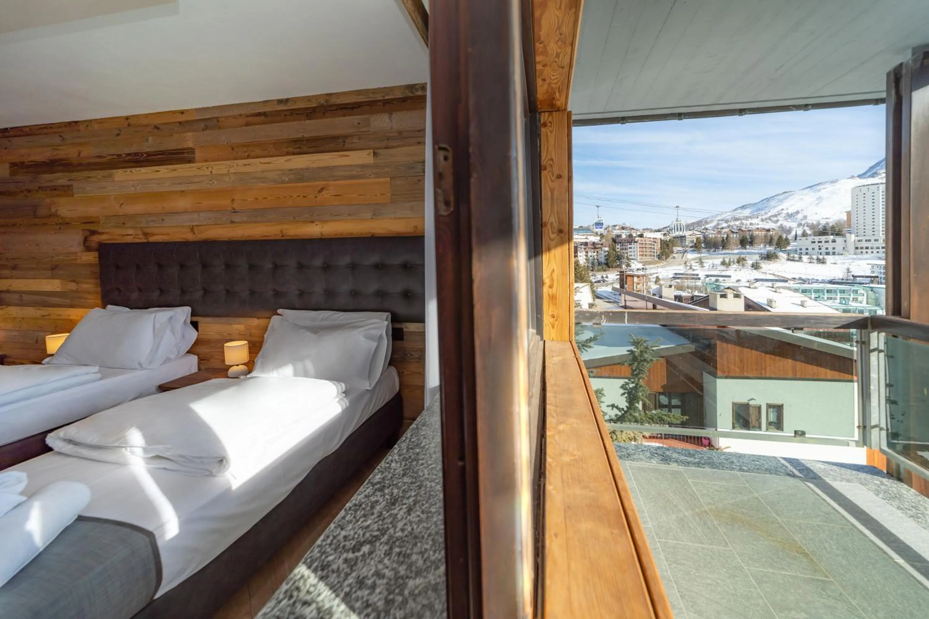 Photo of the whole room, Bed in Hotiday Sestriere Ski Run