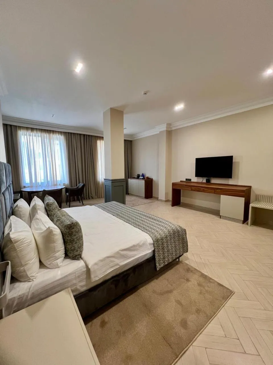 Photo of the whole room, Bed in Plaza Viktoria Hotel Yerevan