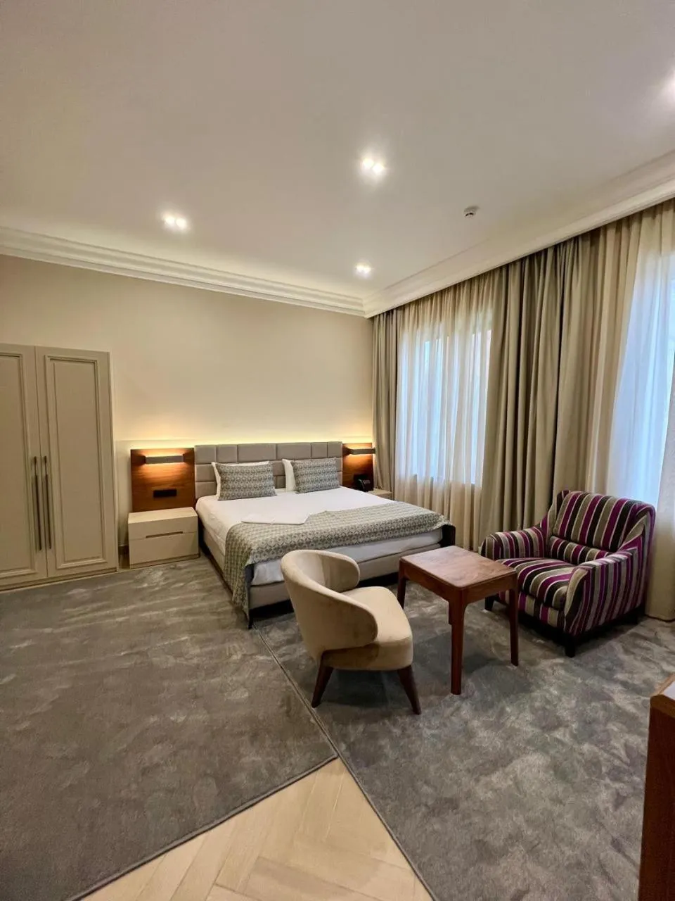 Photo of the whole room, Bed in Plaza Viktoria Hotel Yerevan