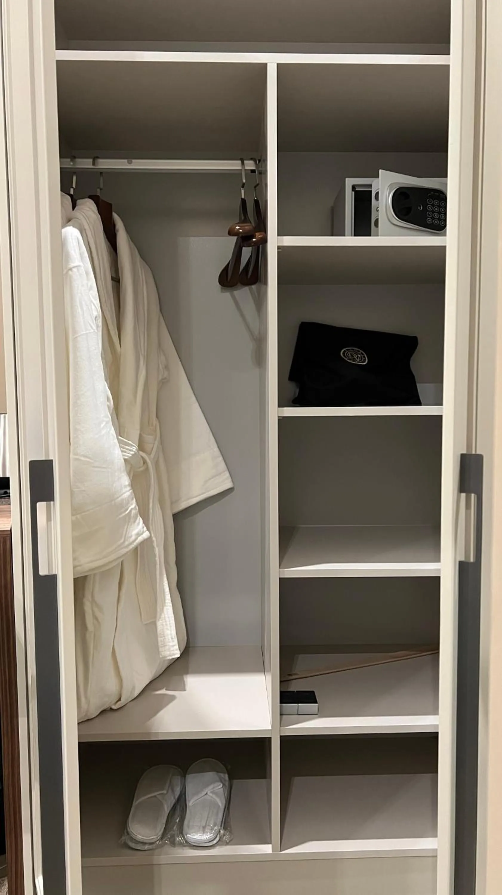 safe in Plaza Viktoria Hotel Yerevan