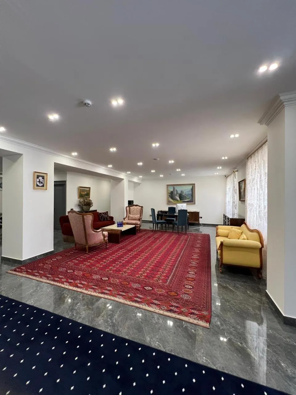 Seating area in Plaza Viktoria Hotel Yerevan