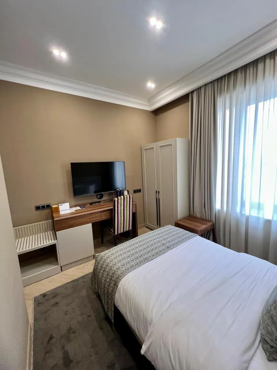 Photo of the whole room, Bed in Plaza Viktoria Hotel Yerevan